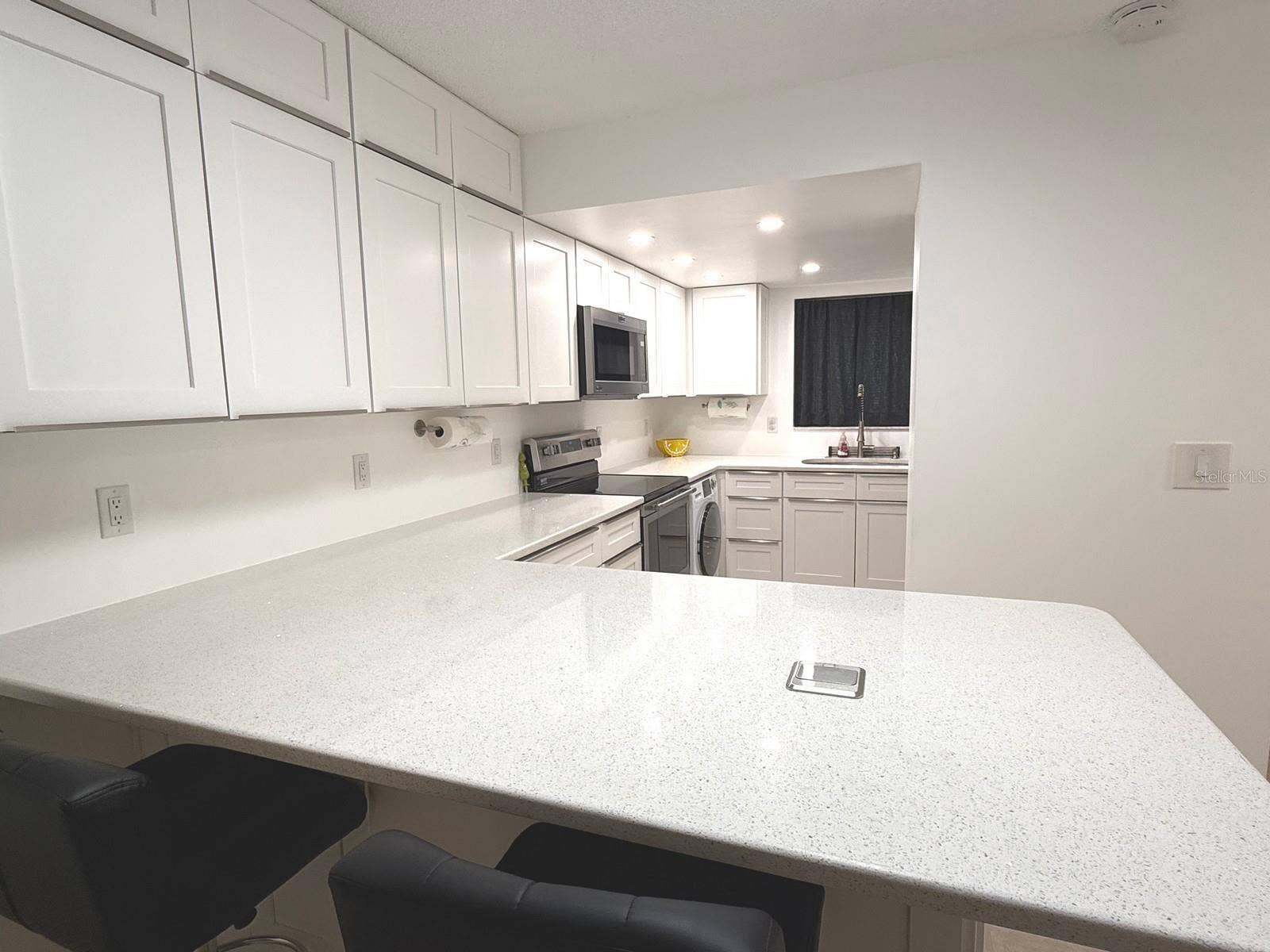 215 VALENCIA BOULEVARD, #107, Belleair Bluffs, FL 33770 PLENTY of Electrical Outlets