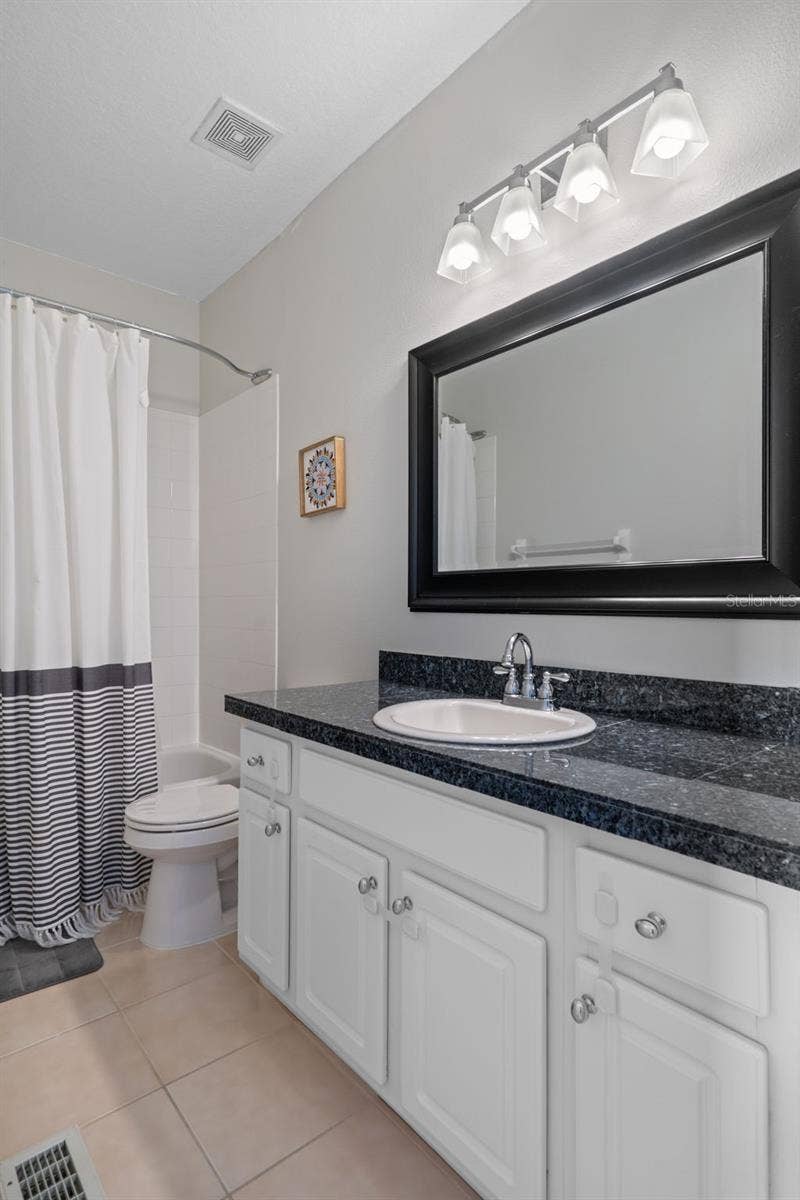 3181 BAYSHORE OAKS DRIVE, Tampa, FL 33611 Upstairs full bathroom