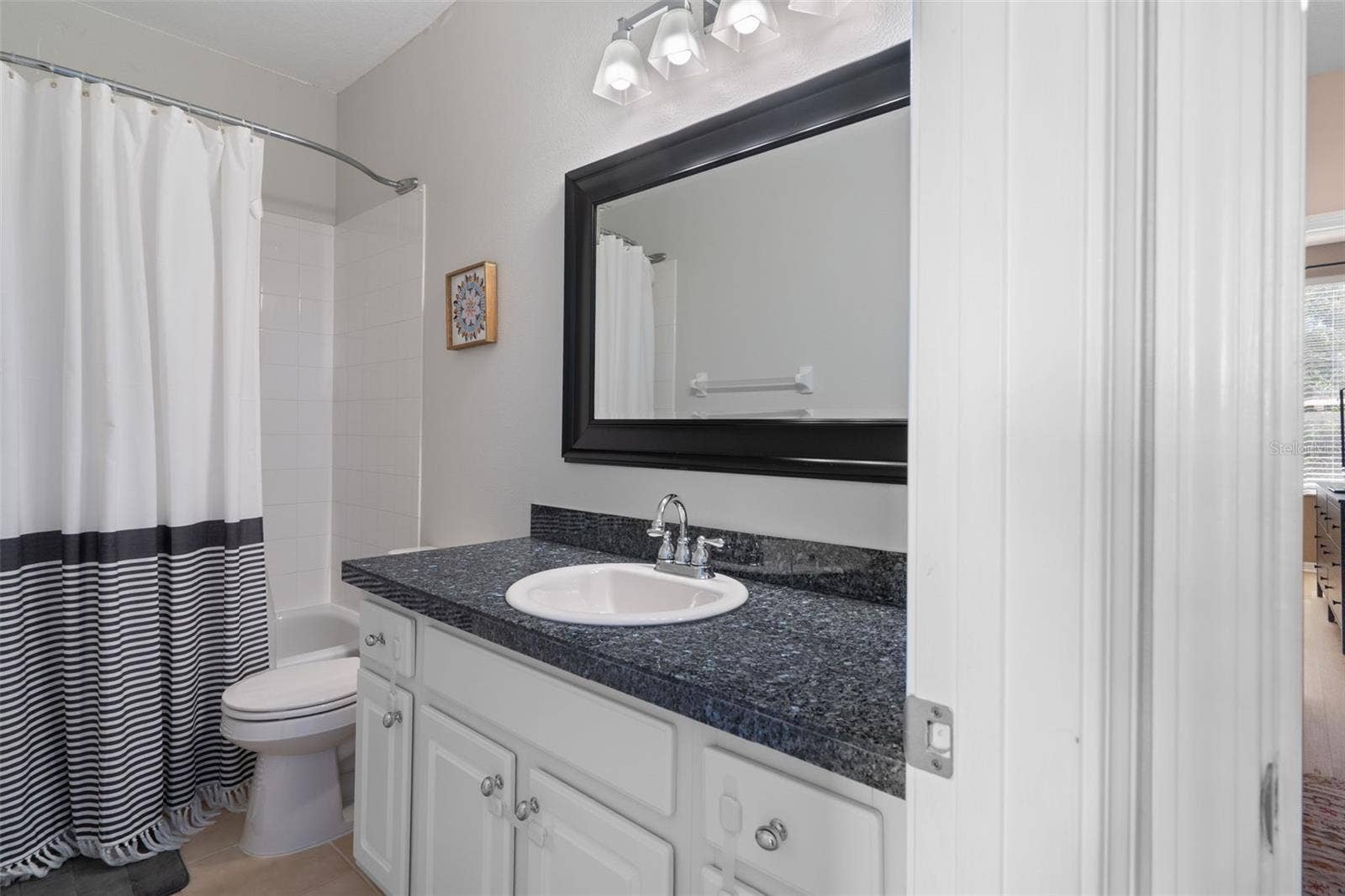 3181 BAYSHORE OAKS DRIVE, Tampa, FL 33611 Upstairs bathroom