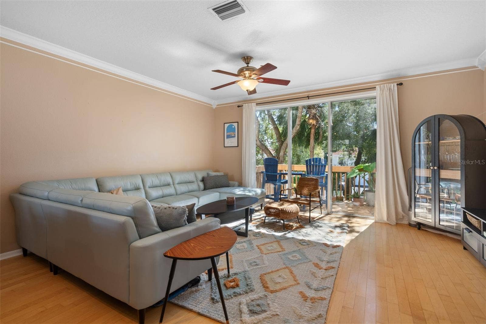 3181 BAYSHORE OAKS DRIVE, Tampa, FL 33611 Living room