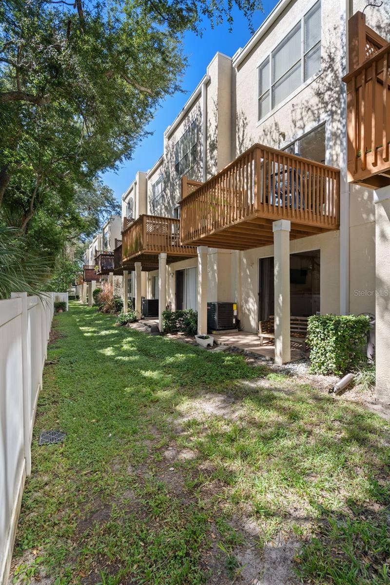 3181 BAYSHORE OAKS DRIVE, Tampa, FL 33611 Rear exterior