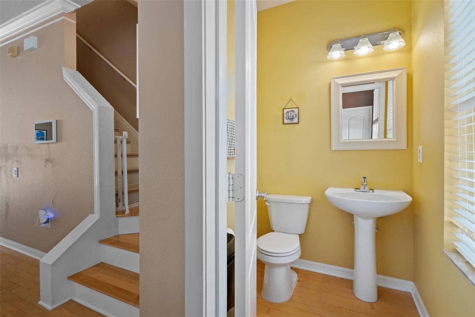 3181 BAYSHORE OAKS DRIVE, Tampa, FL 33611 Second-floor half bathroom