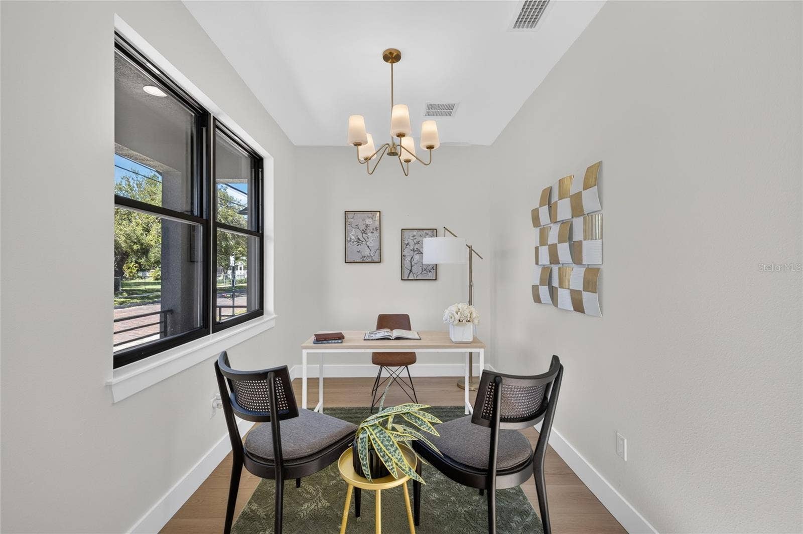 2601 N ALBANY AVENUE, Tampa, FL 33607 Entry / Office