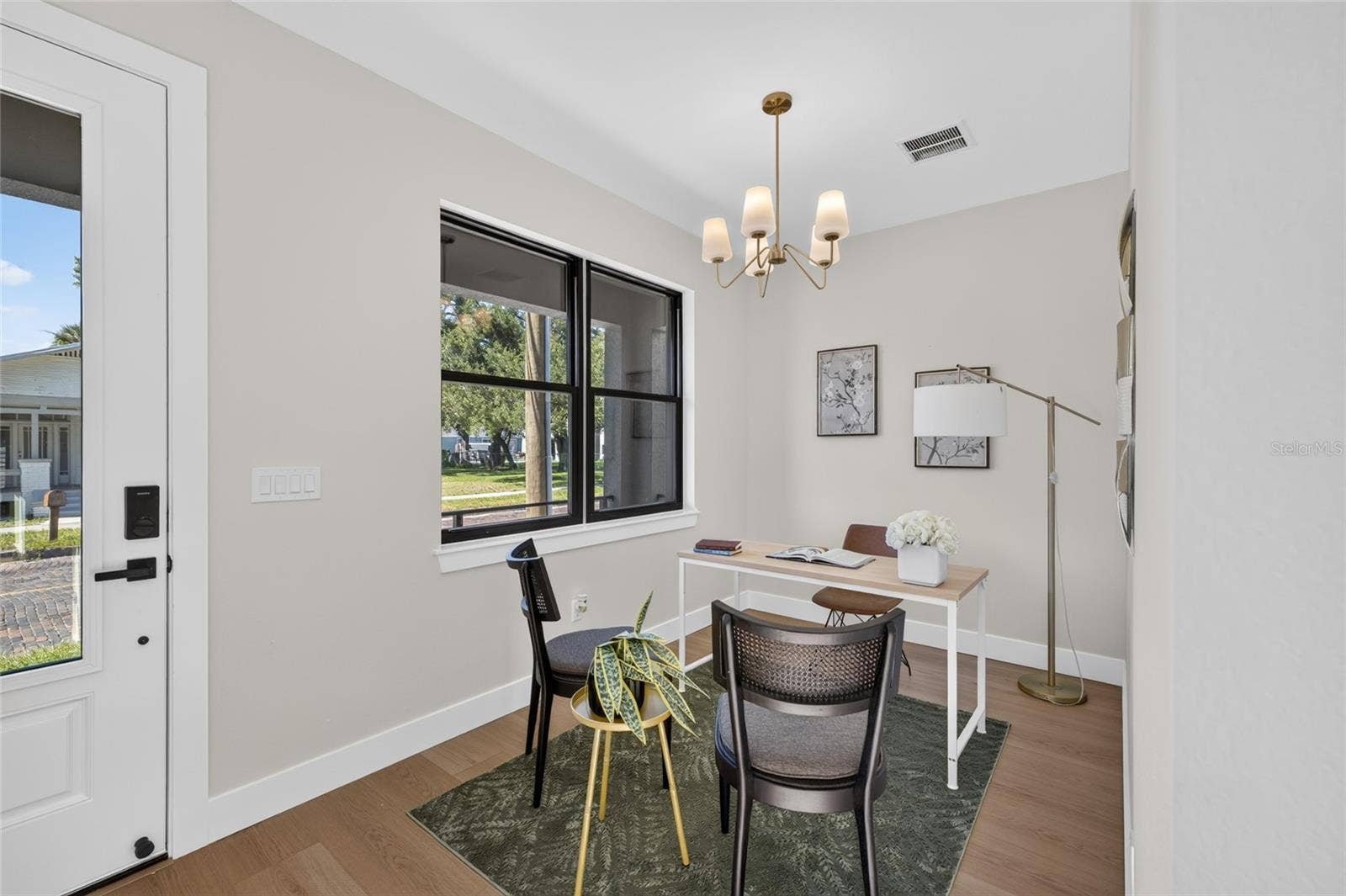 2601 N ALBANY AVENUE, Tampa, FL 33607 Entry / Office