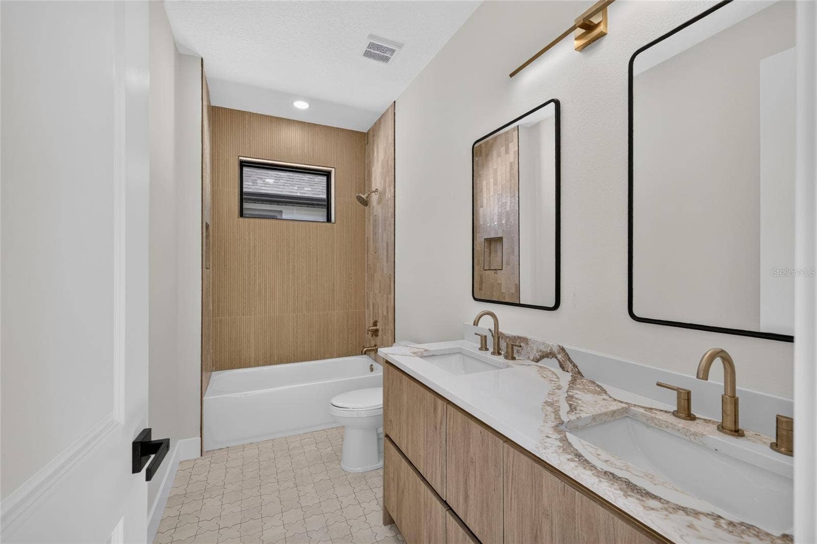 2601 N ALBANY AVENUE, Tampa, FL 33607 Guest Bath