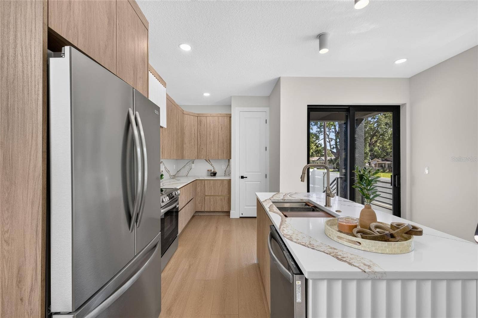 2601 N ALBANY AVENUE, Tampa, FL 33607 Kitchen