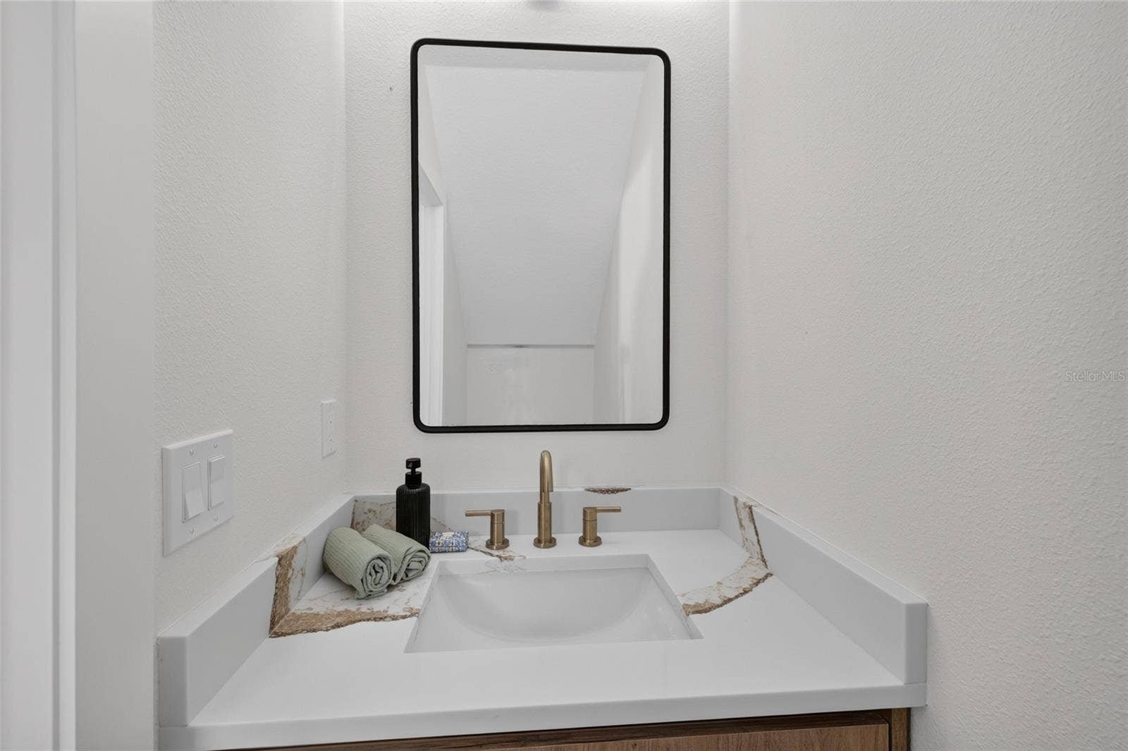 2601 N ALBANY AVENUE, Tampa, FL 33607 Half Bath