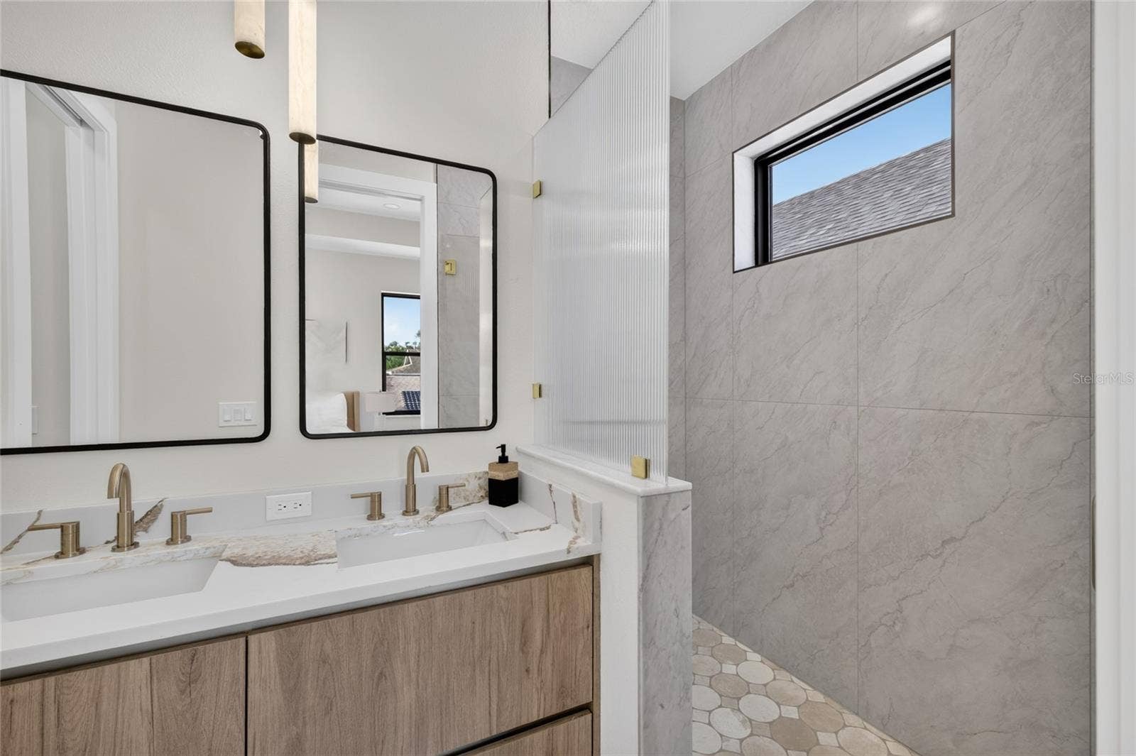 2601 N ALBANY AVENUE, Tampa, FL 33607 Primary Bathroom