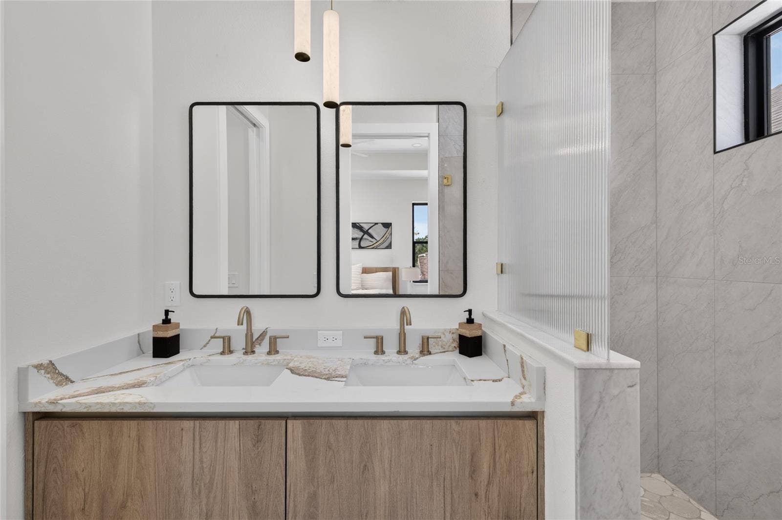 2601 N ALBANY AVENUE, Tampa, FL 33607 Primary Bathroom