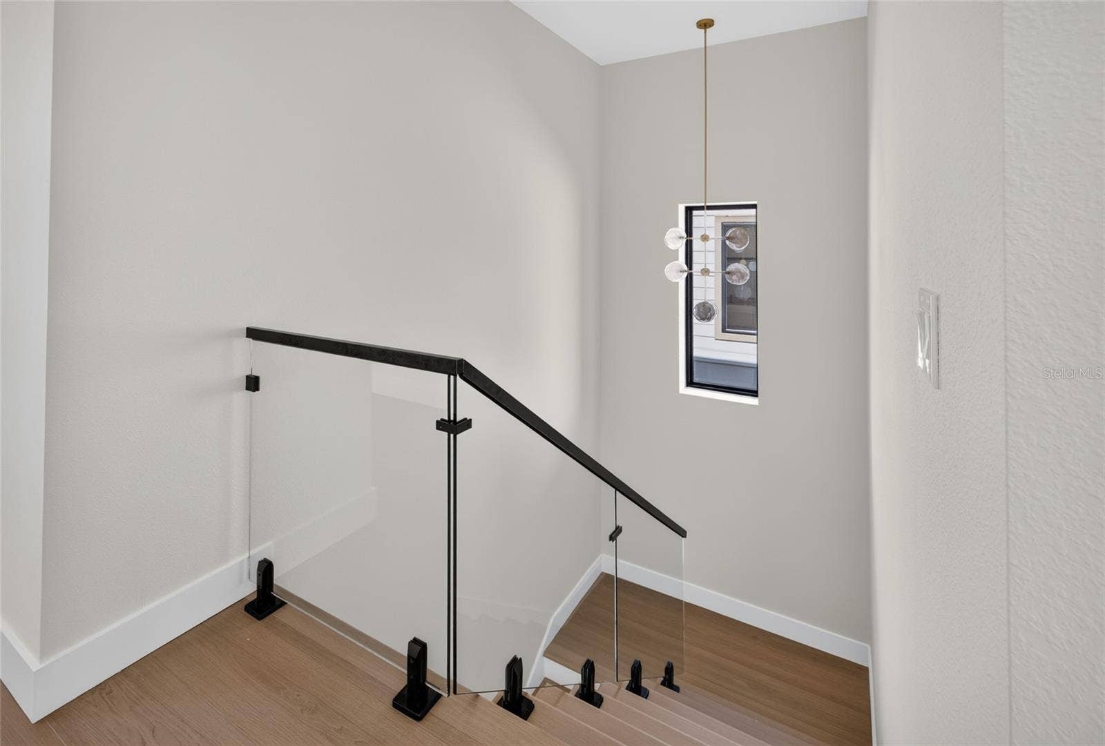 2601 N ALBANY AVENUE, Tampa, FL 33607 Staircase