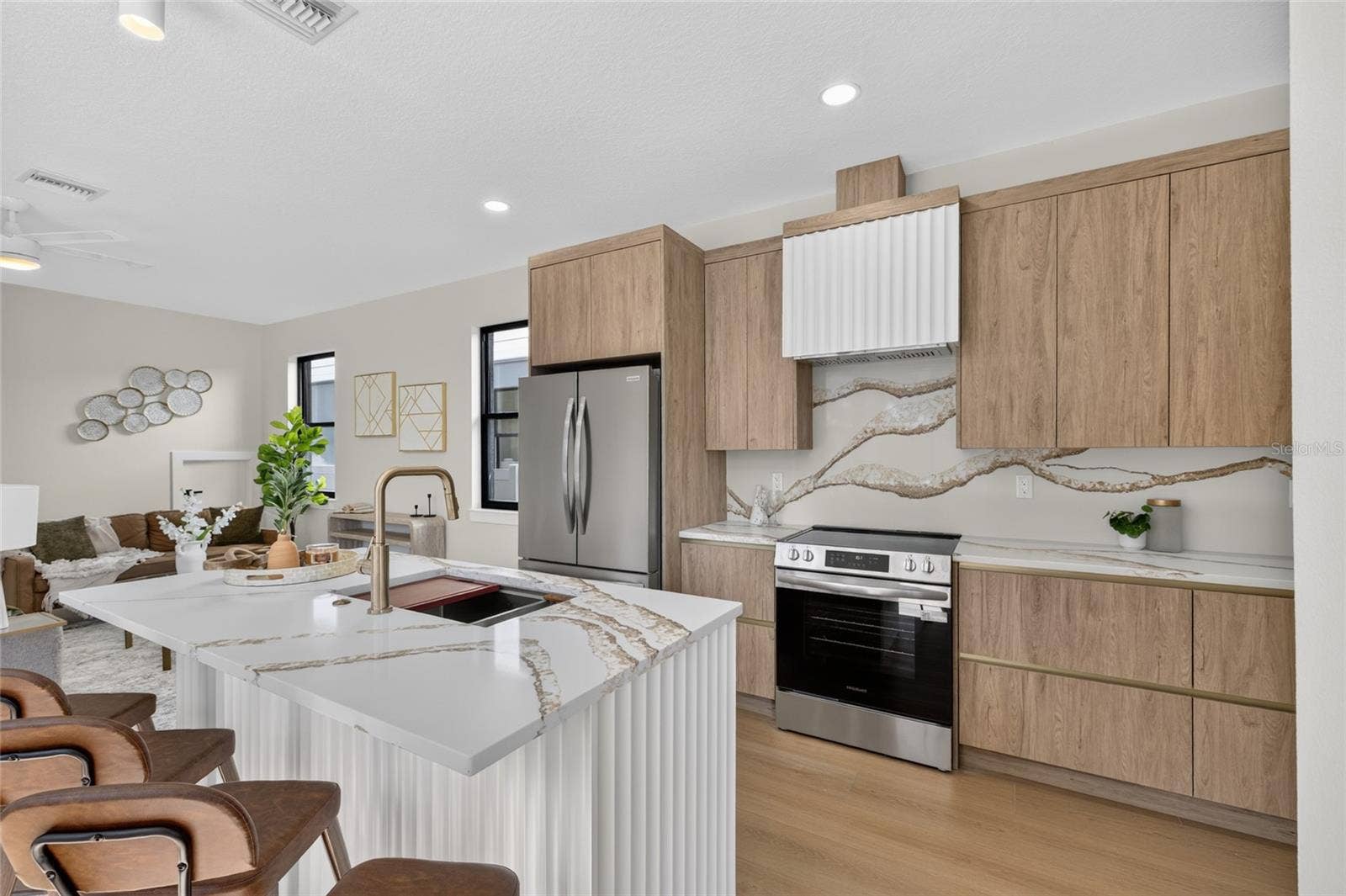2601 N ALBANY AVENUE, Tampa, FL 33607 Kitchen