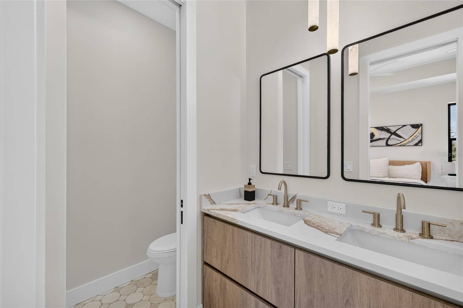2601 N ALBANY AVENUE, Tampa, FL 33607 Primary Bathroom