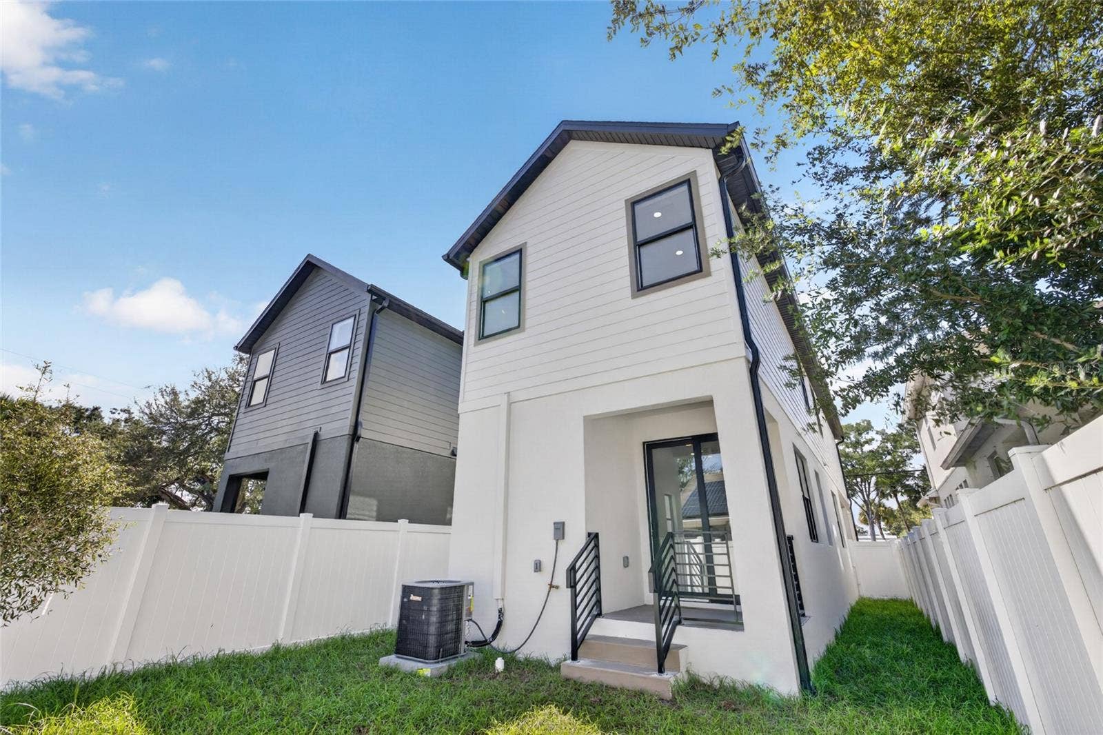 2601 N 1/2 ALBANY AVENUE, Tampa, FL 33607 2601 N 1/2 ALBANY AVENUE, Tampa, FL 33607