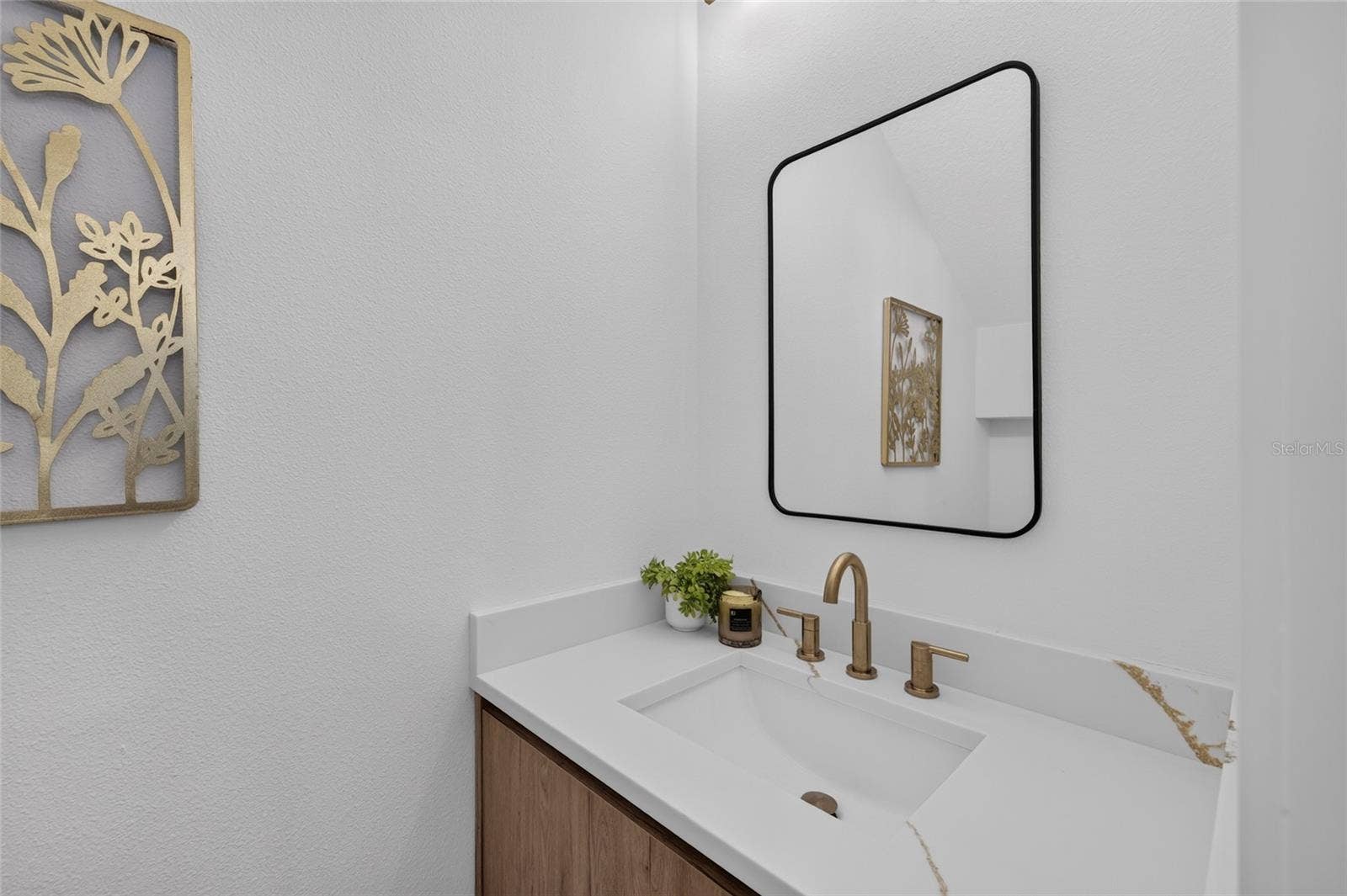 2601 N 1/2 ALBANY AVENUE, Tampa, FL 33607 Half Bath