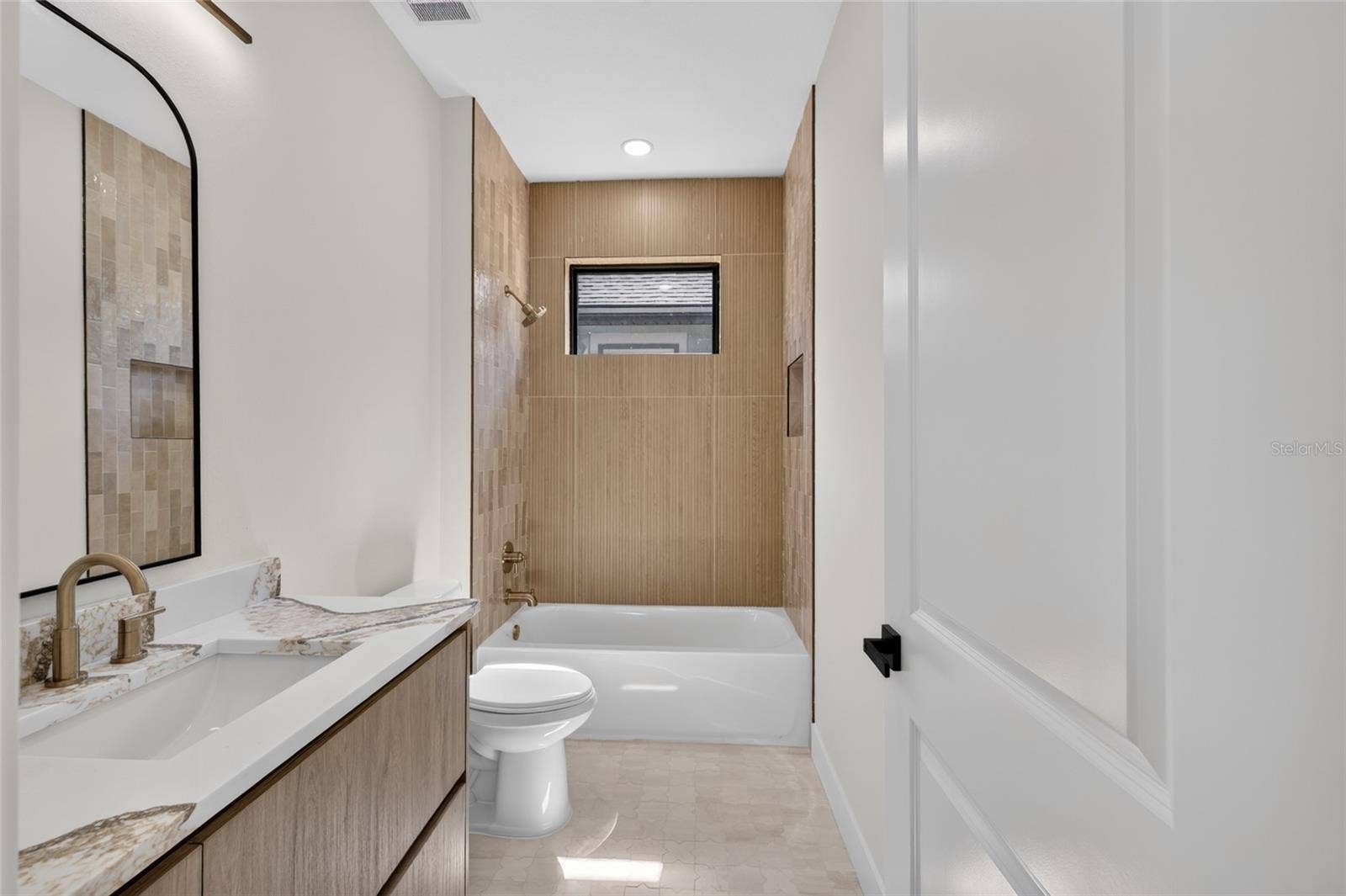 2601 N 1/2 ALBANY AVENUE, Tampa, FL 33607 Guest Bathroom