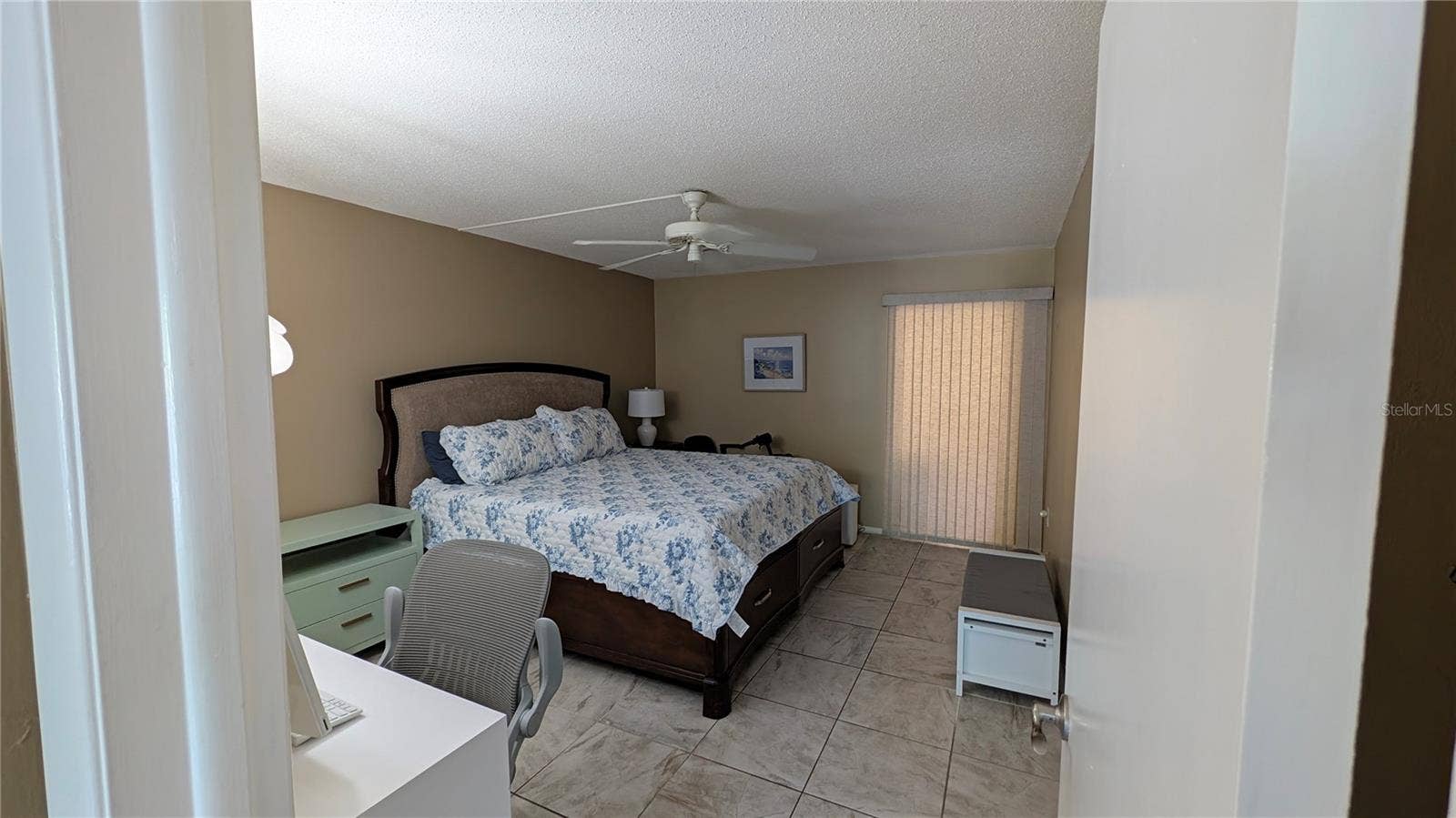 Large Bedroom with King size furniture
