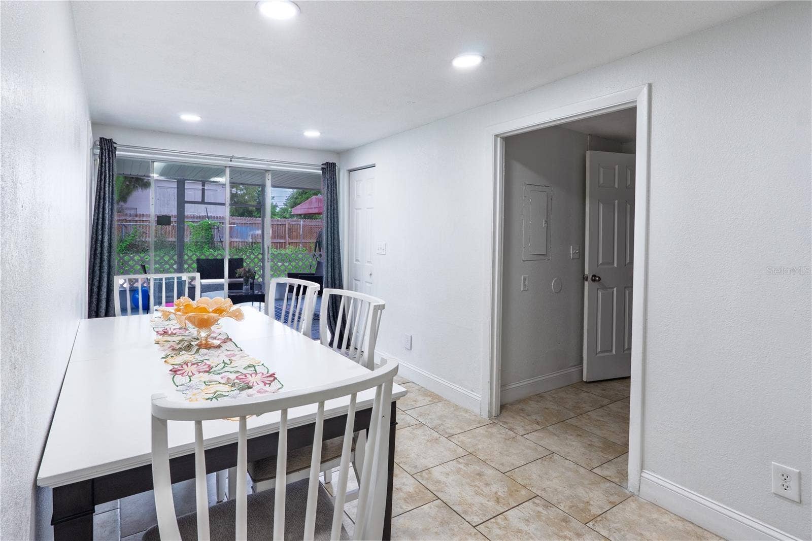 8819 W BROAD STREET, Tampa, FL 33615