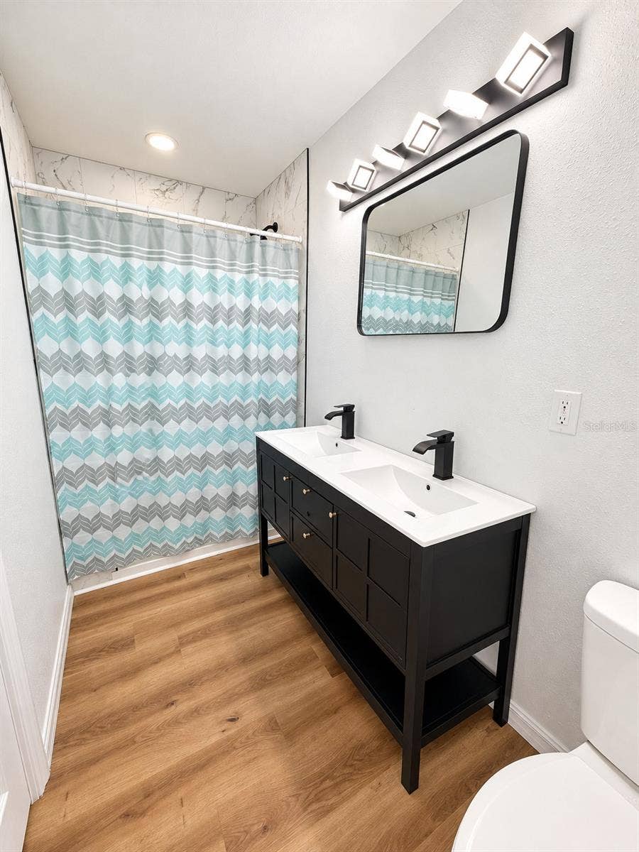 120 HAWTHORNE ROAD, Winter Haven, FL 33884 Primary bathroom with standup shower, dual vanities