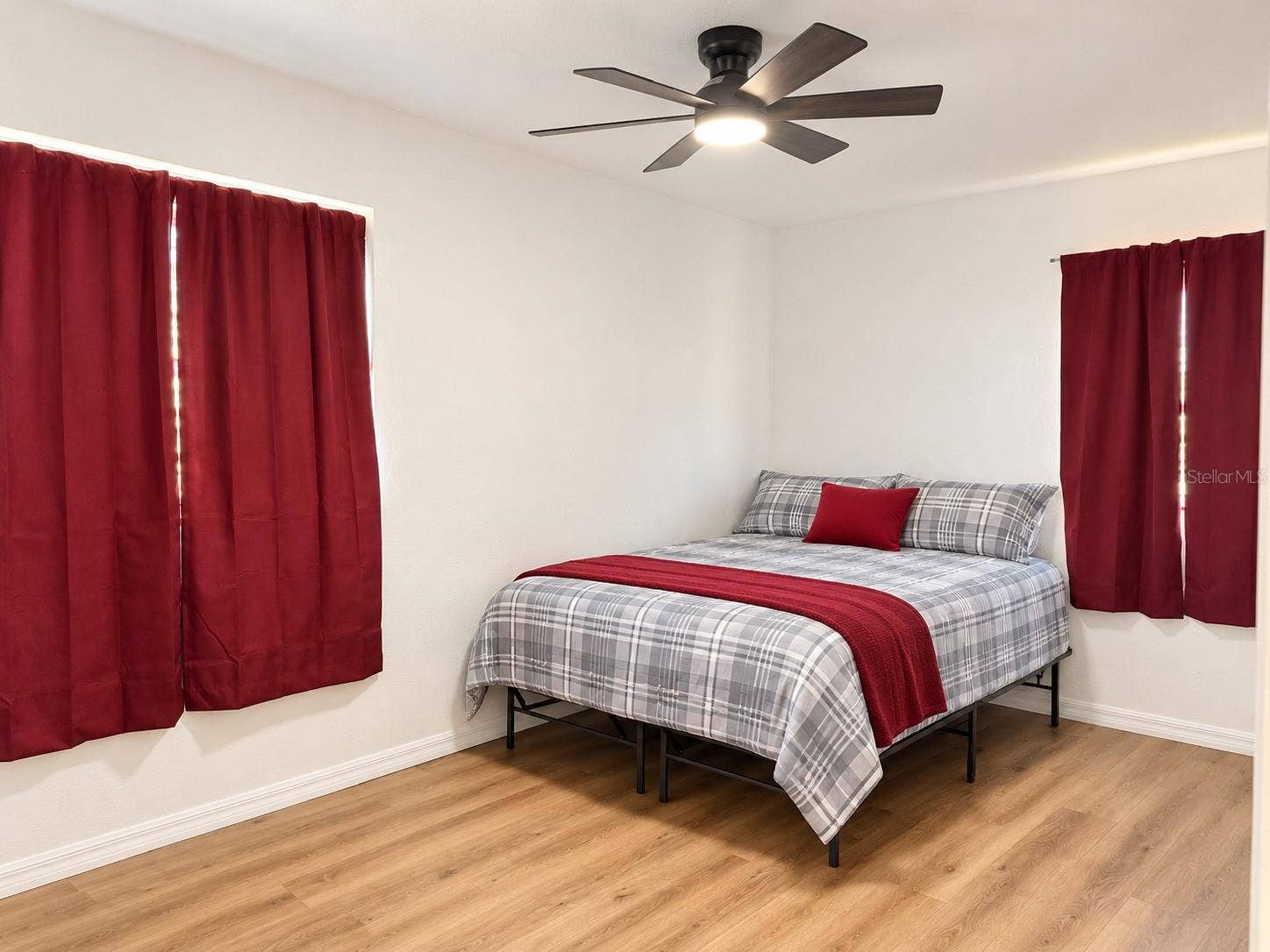 120 HAWTHORNE ROAD, Winter Haven, FL 33884 Primary Spacious bedroom featuring neutral walls, updated flooring, ceiling fan, and natural light.