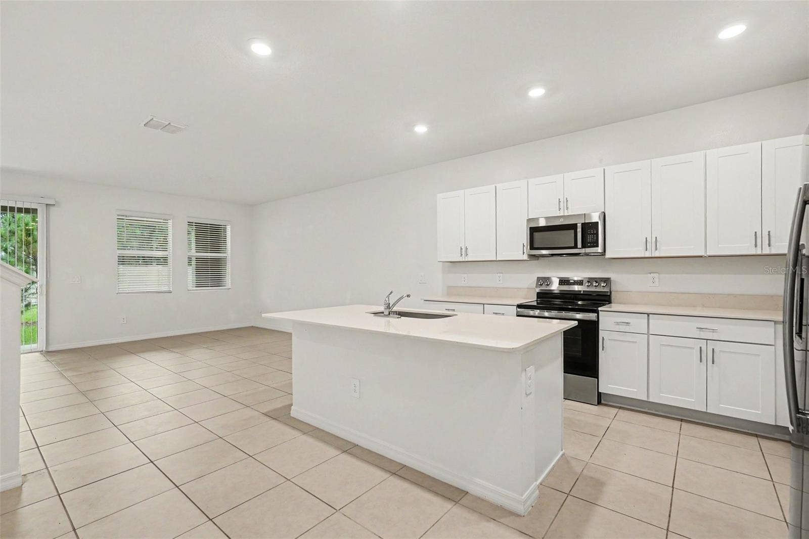 3332 LAPIS LAKE DRIVE, Zephyrhills, FL 33541