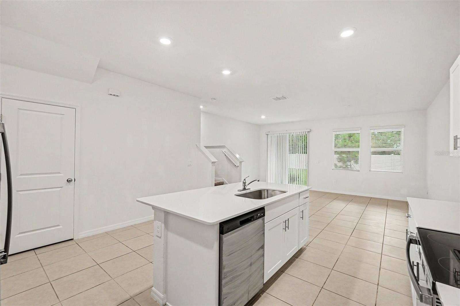 3332 LAPIS LAKE DRIVE, Zephyrhills, FL 33541