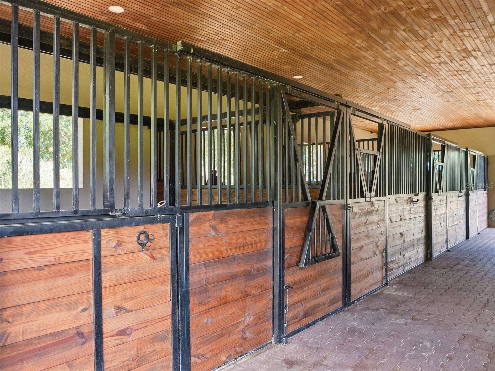 1450 VIRGINIA LEE CIRCLE, Brooksville, FL 34602 Stalls