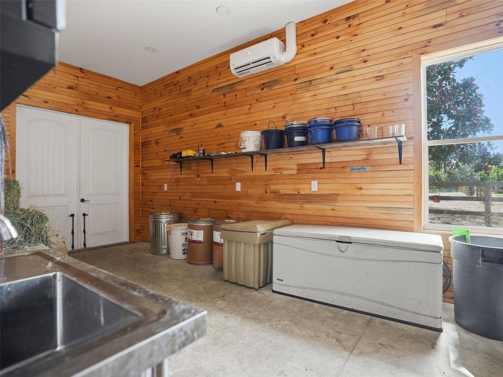 1450 VIRGINIA LEE CIRCLE, Brooksville, FL 34602 Temperature Controlled Feed Room