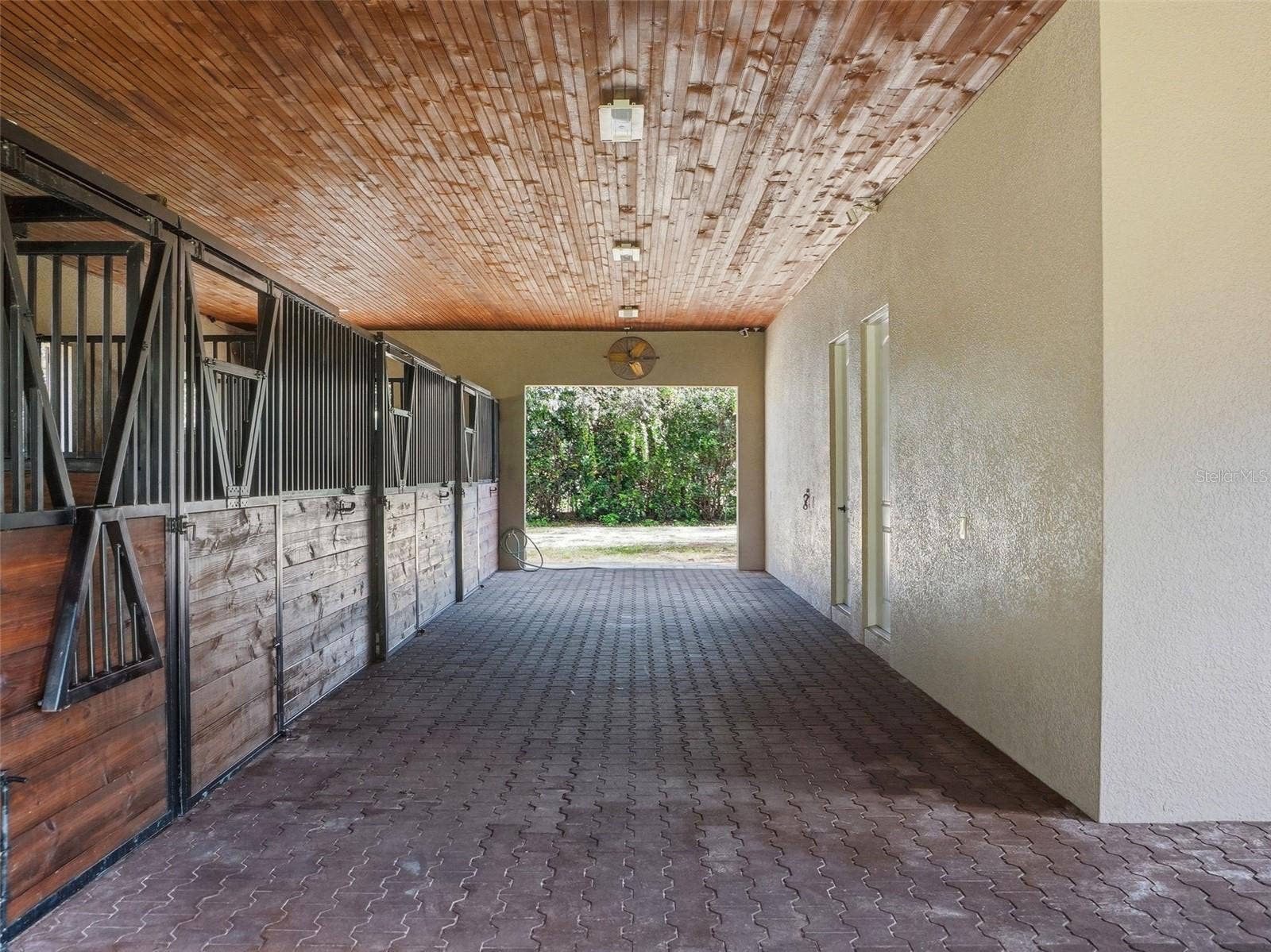 1450 VIRGINIA LEE CIRCLE, Brooksville, FL 34602 Horse Barn Ally