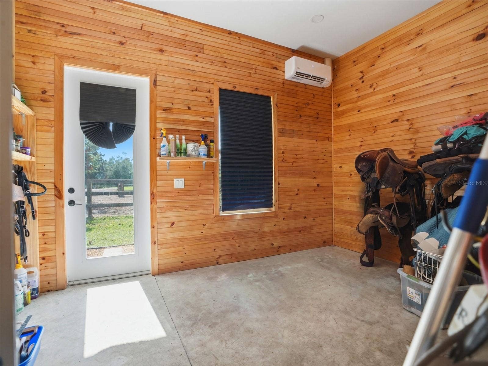 1450 VIRGINIA LEE CIRCLE, Brooksville, FL 34602 Temperature Controlled Tack Room