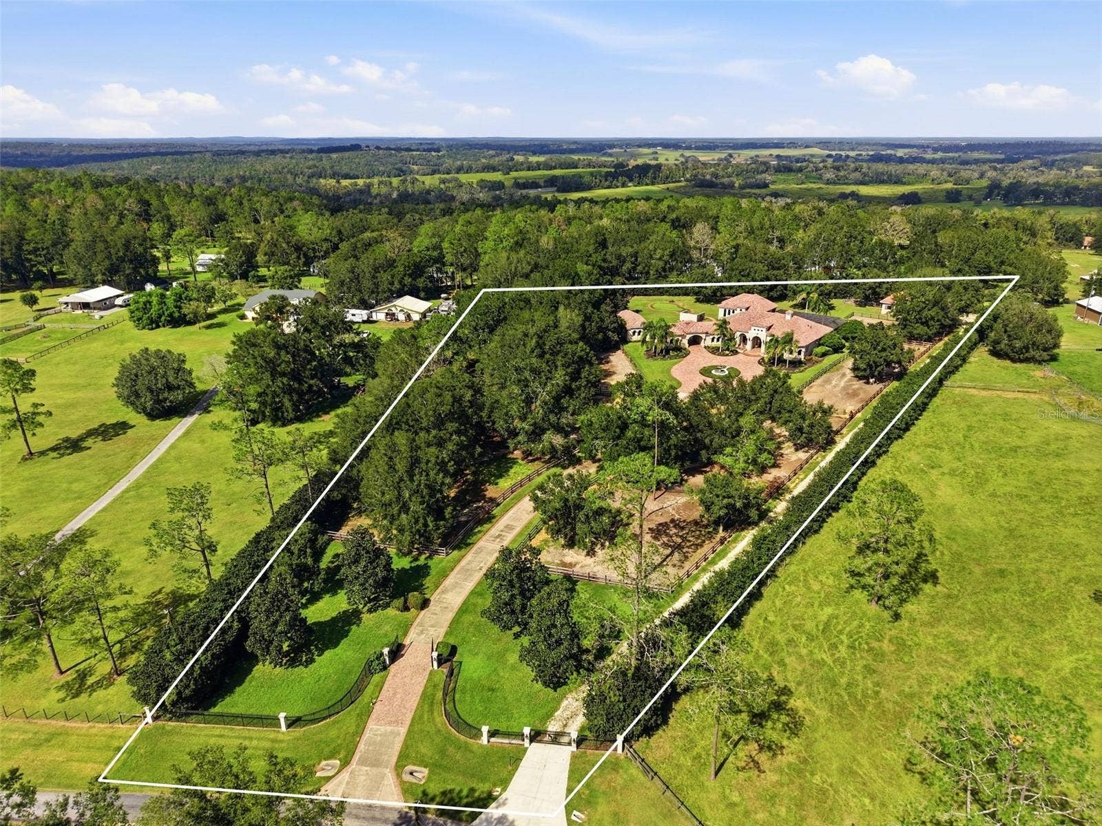 1450 VIRGINIA LEE CIRCLE, Brooksville, FL 34602 Approximate Property Lines