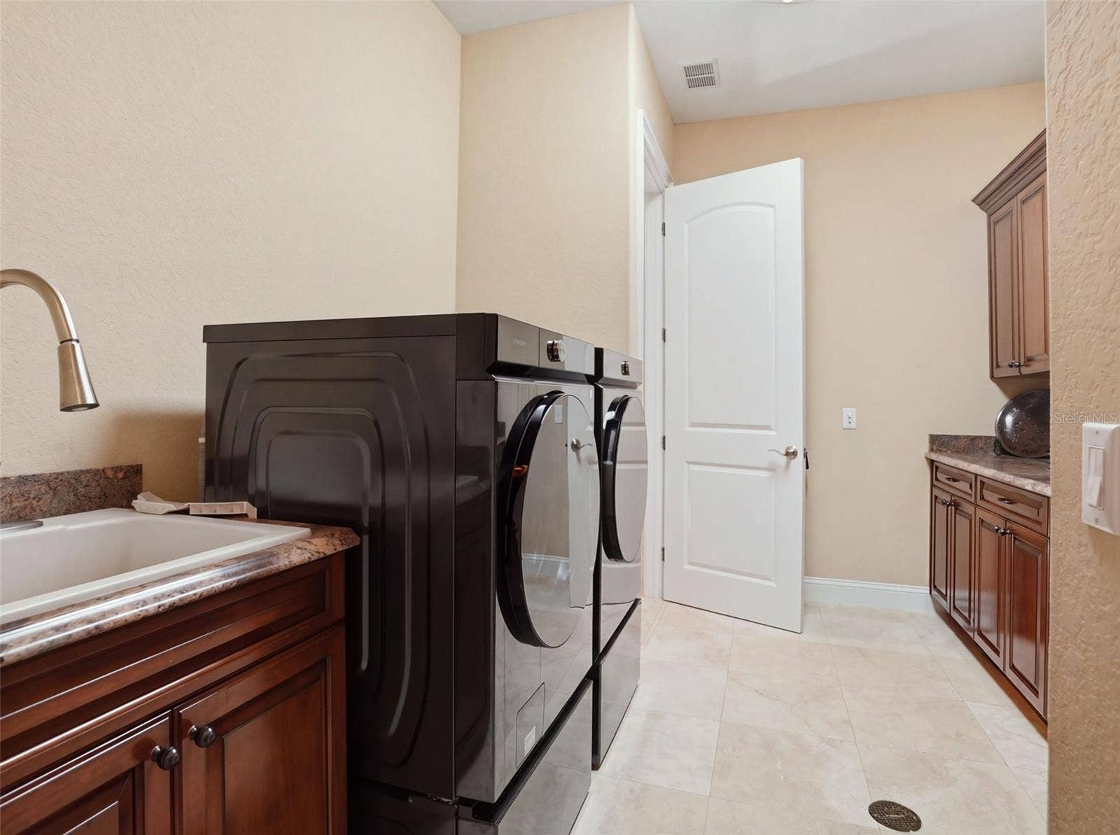 1450 VIRGINIA LEE CIRCLE, Brooksville, FL 34602 Laundry Room
