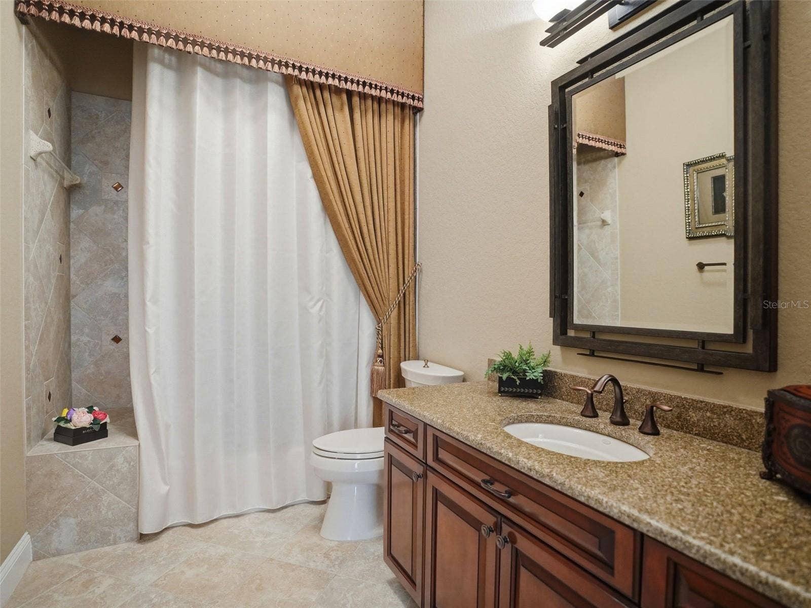 1450 VIRGINIA LEE CIRCLE, Brooksville, FL 34602 Upstairs Bathroom