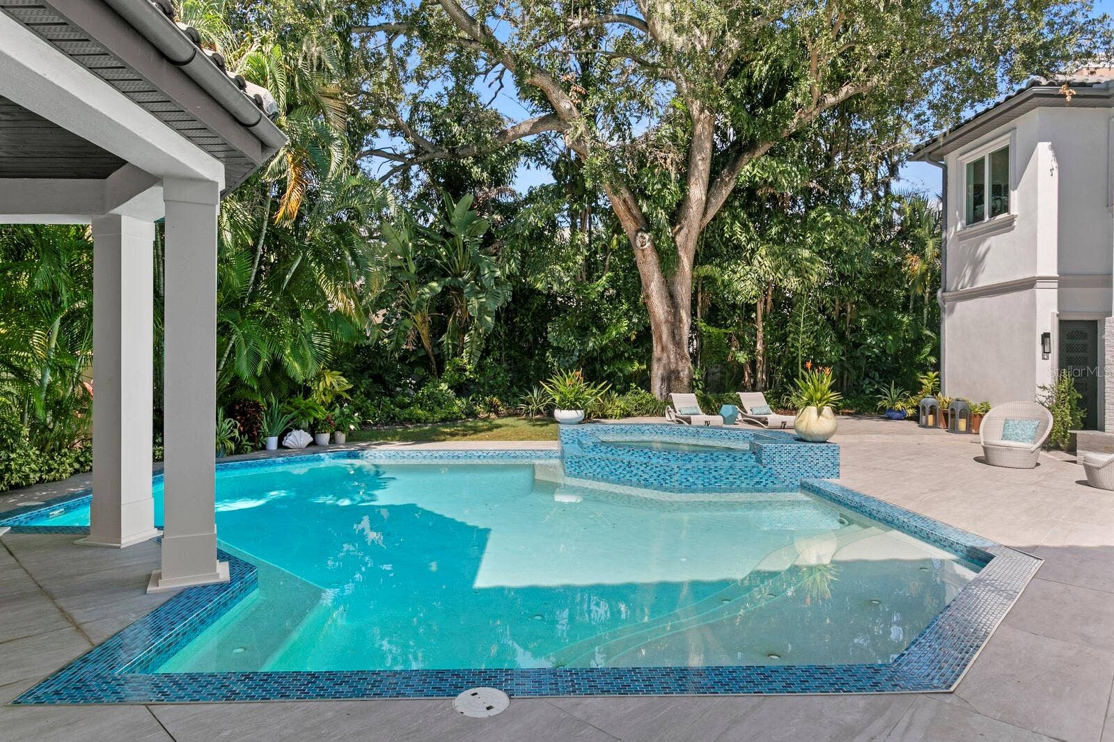 2913 W KNIGHTS AVENUE, Tampa, FL 33611 2913 W KNIGHTS AVENUE, Tampa, FL 33611