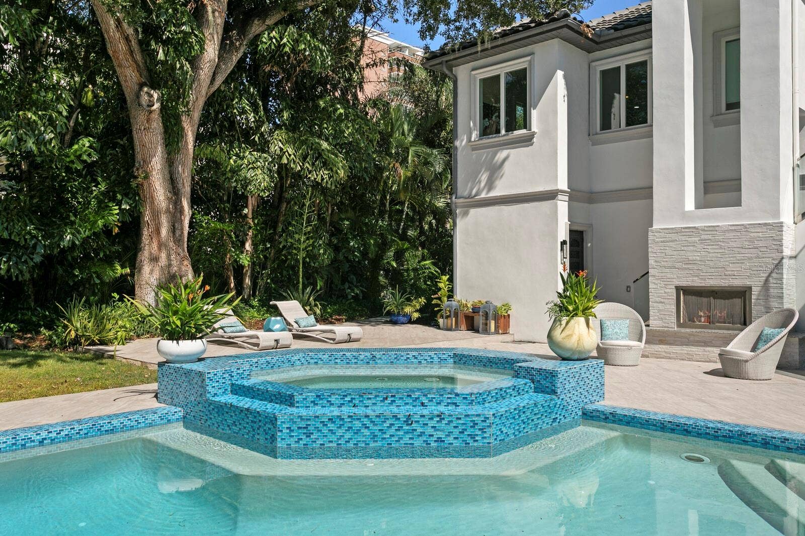 2913 W KNIGHTS AVENUE, Tampa, FL 33611 2913 W KNIGHTS AVENUE, Tampa, FL 33611
