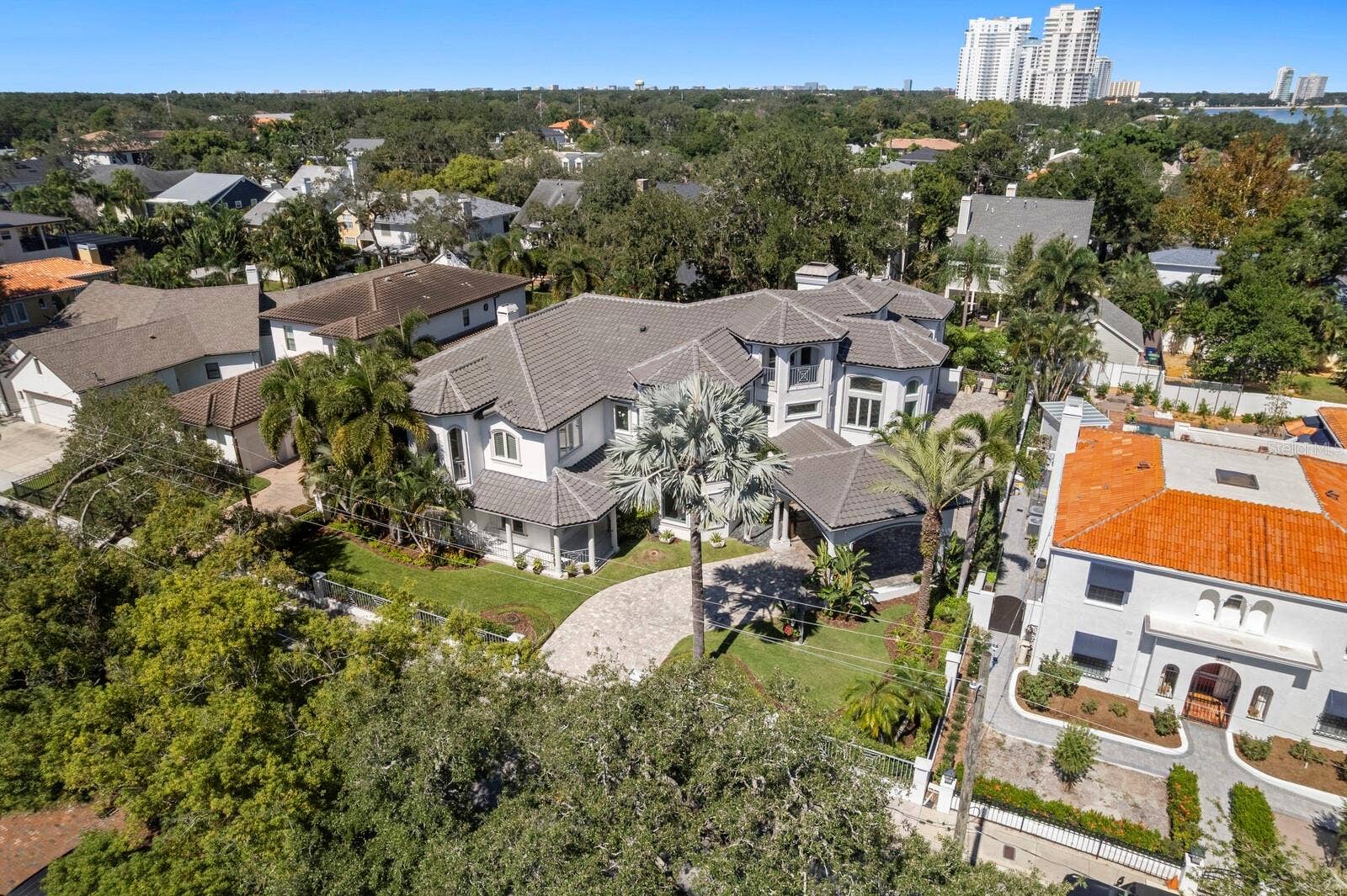 2913 W KNIGHTS AVENUE, Tampa, FL 33611 2913 W KNIGHTS AVENUE, Tampa, FL 33611