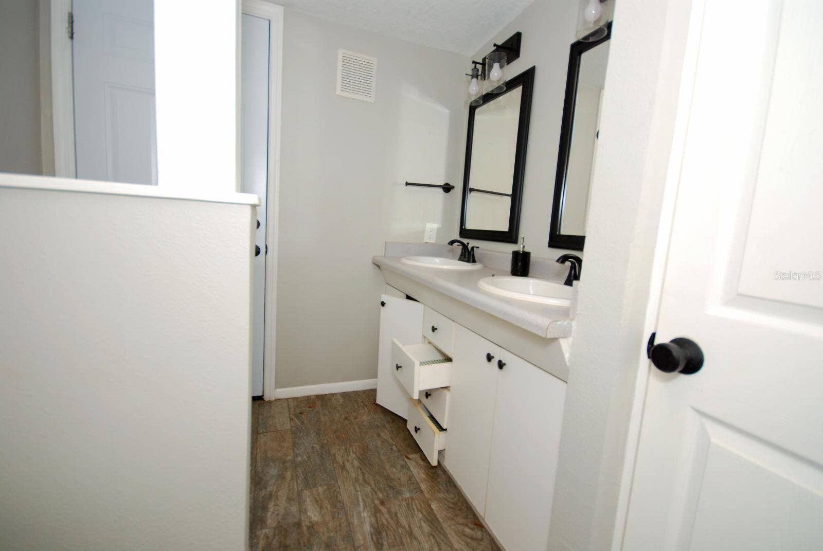 13022 E WHEELER ROAD, Dover, FL 33527 2ND BATHROOM(1/2)