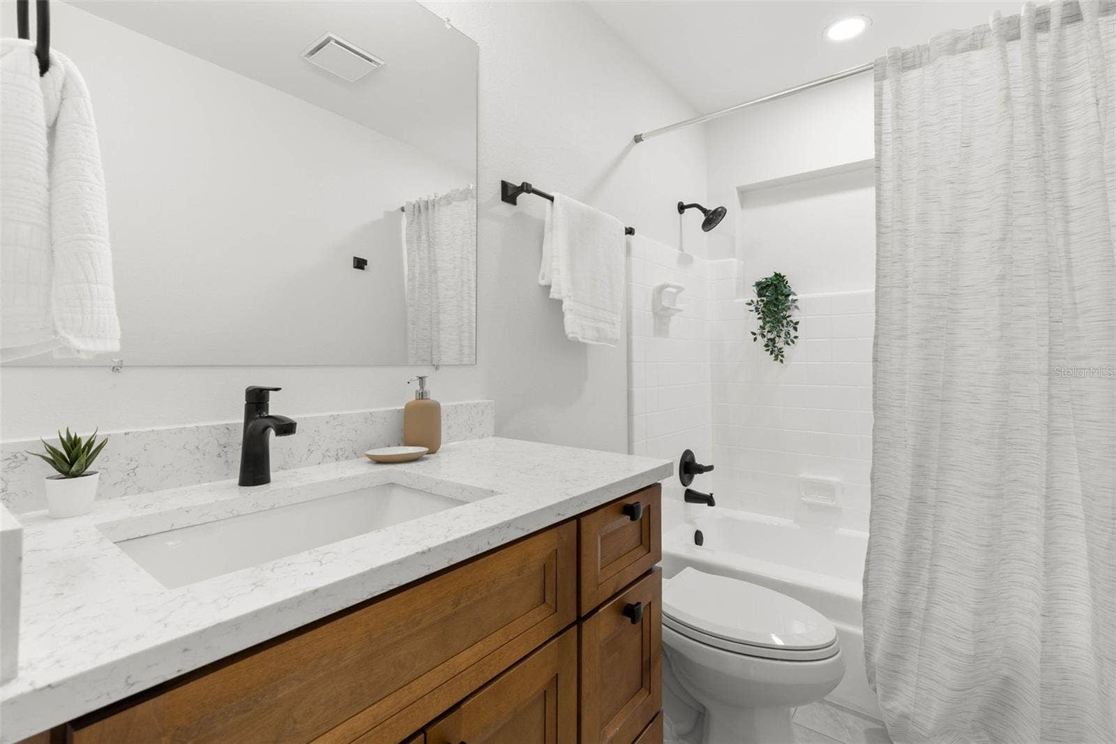 1220 VALLEY FORGE BOULEVARD, Sun City Center, FL 33573 1220 VALLEY FORGE BOULEVARD, Sun City Center, FL 33573