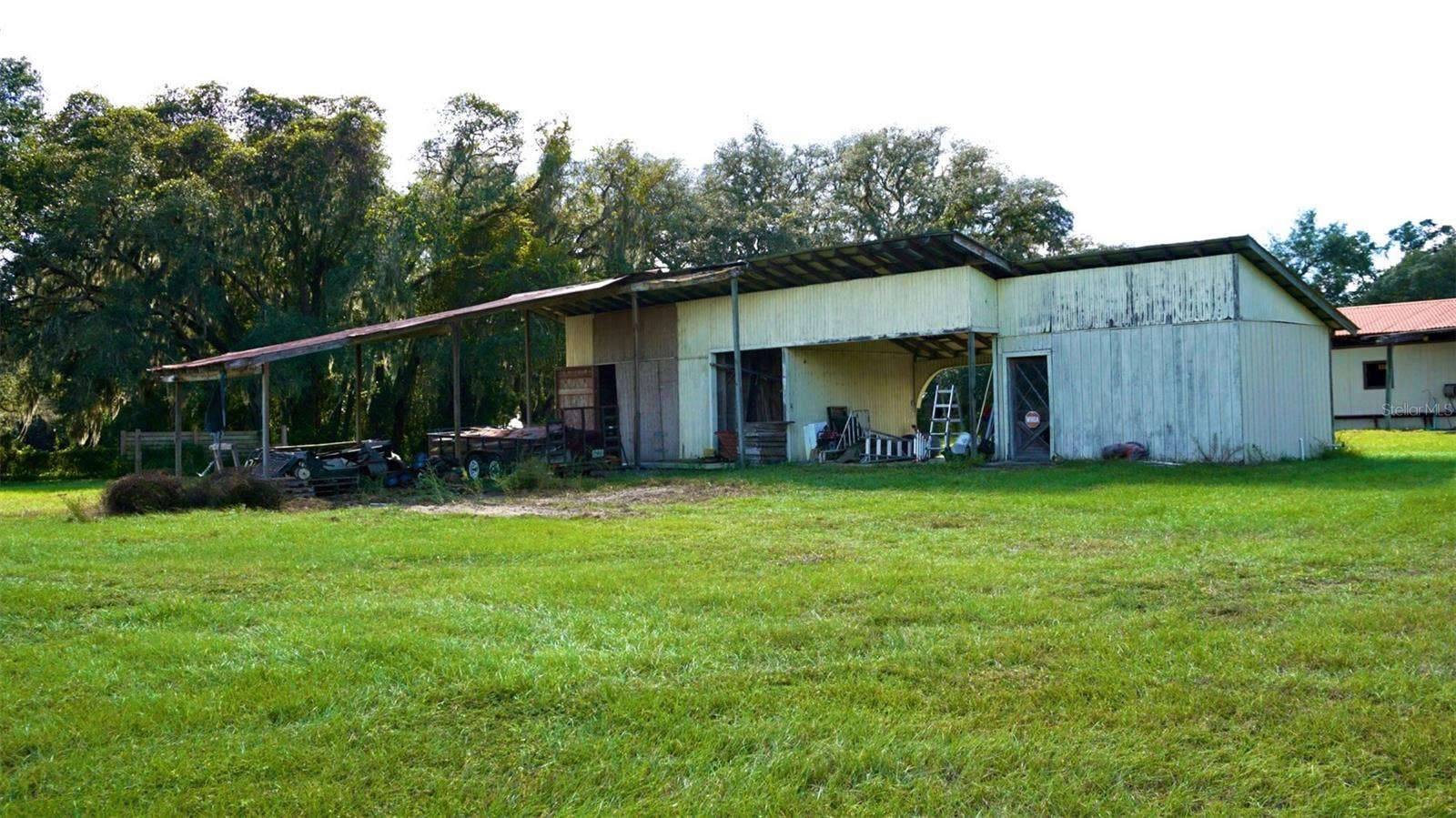 36178 GRESHAM ROAD, Webster, FL 33597 Front of hay barn with a Full RV hook-up 220amp plug-in with water/sewage hook-up