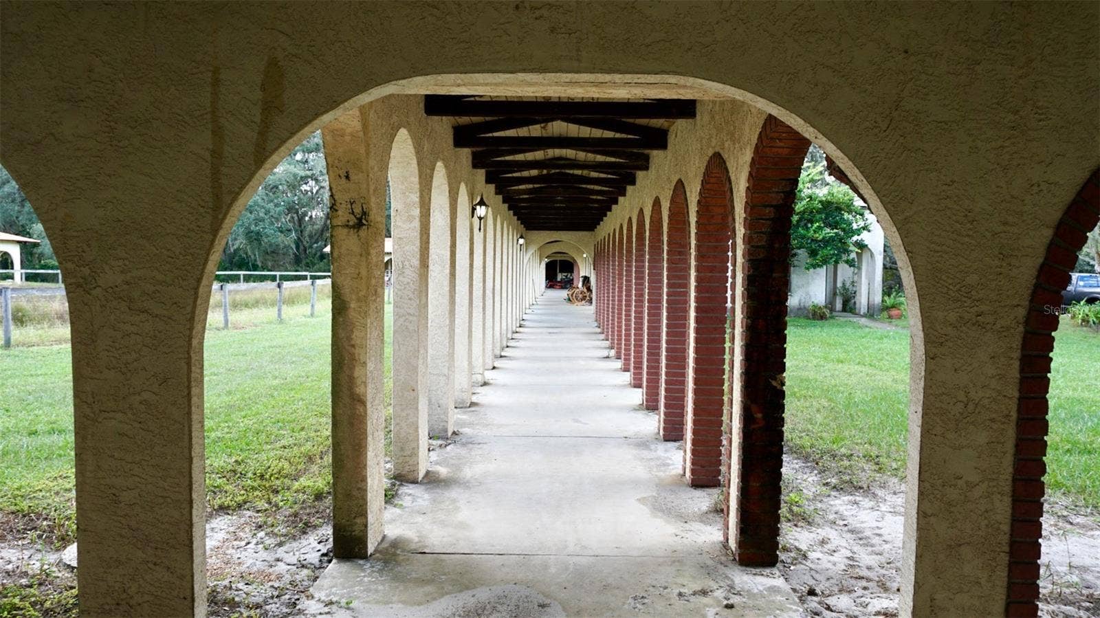 36178 GRESHAM ROAD, Webster, FL 33597 Arch entry