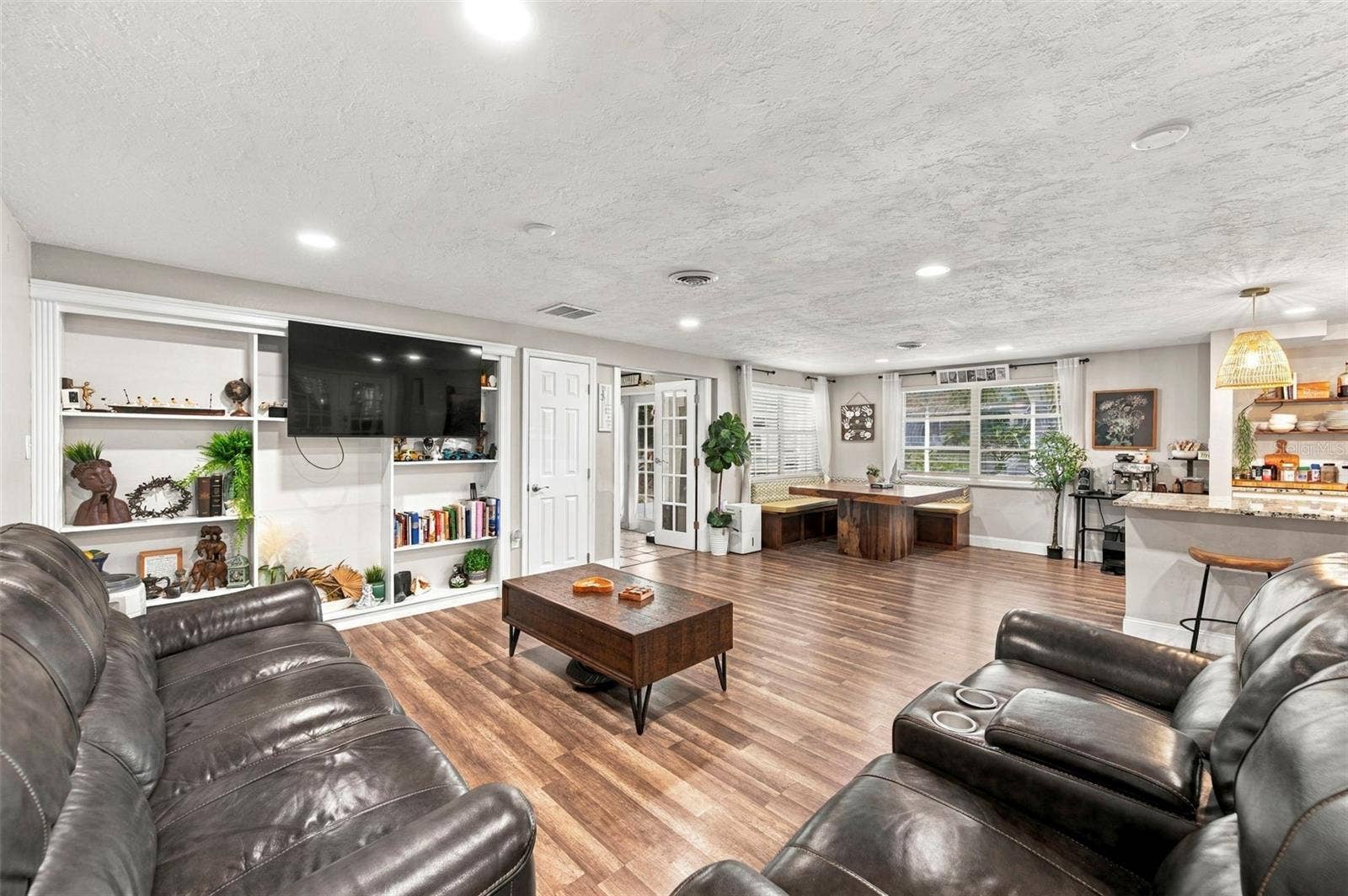 5105 W COUNTRY CLUB DRIVE, Sarasota, FL 34243 5105 W COUNTRY CLUB DRIVE, Sarasota, FL 34243
