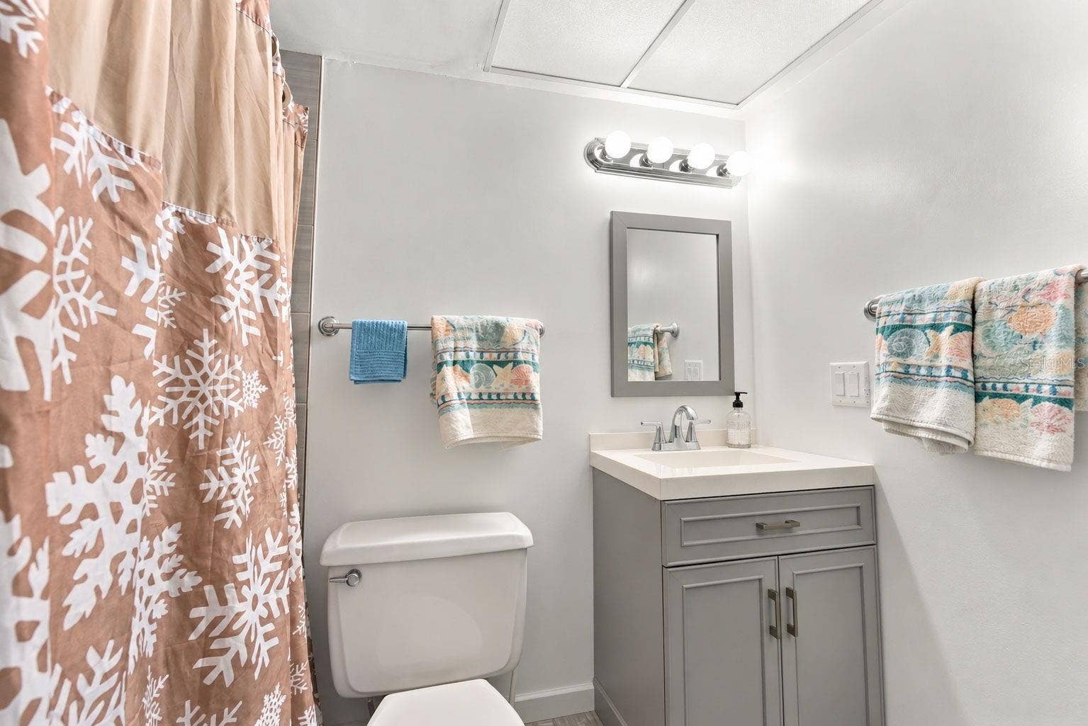 2630 PEARCE DRIVE, #211, Clearwater, FL 33764 2630 PEARCE DRIVE, #211, Clearwater, FL 33764