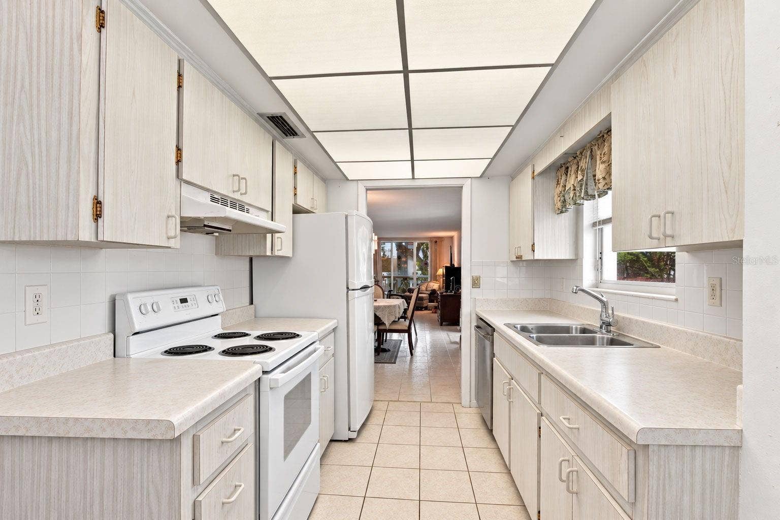 2630 PEARCE DRIVE, #211, Clearwater, FL 33764 2630 PEARCE DRIVE, #211, Clearwater, FL 33764