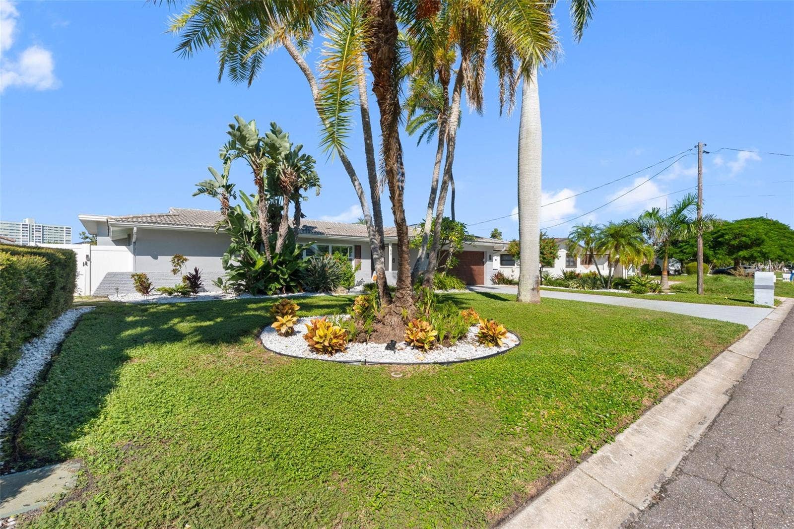 68 S WINDWARD ISLAND W, Clearwater Beach, FL 33767 68 S WINDWARD ISLAND W, Clearwater Beach, FL 33767