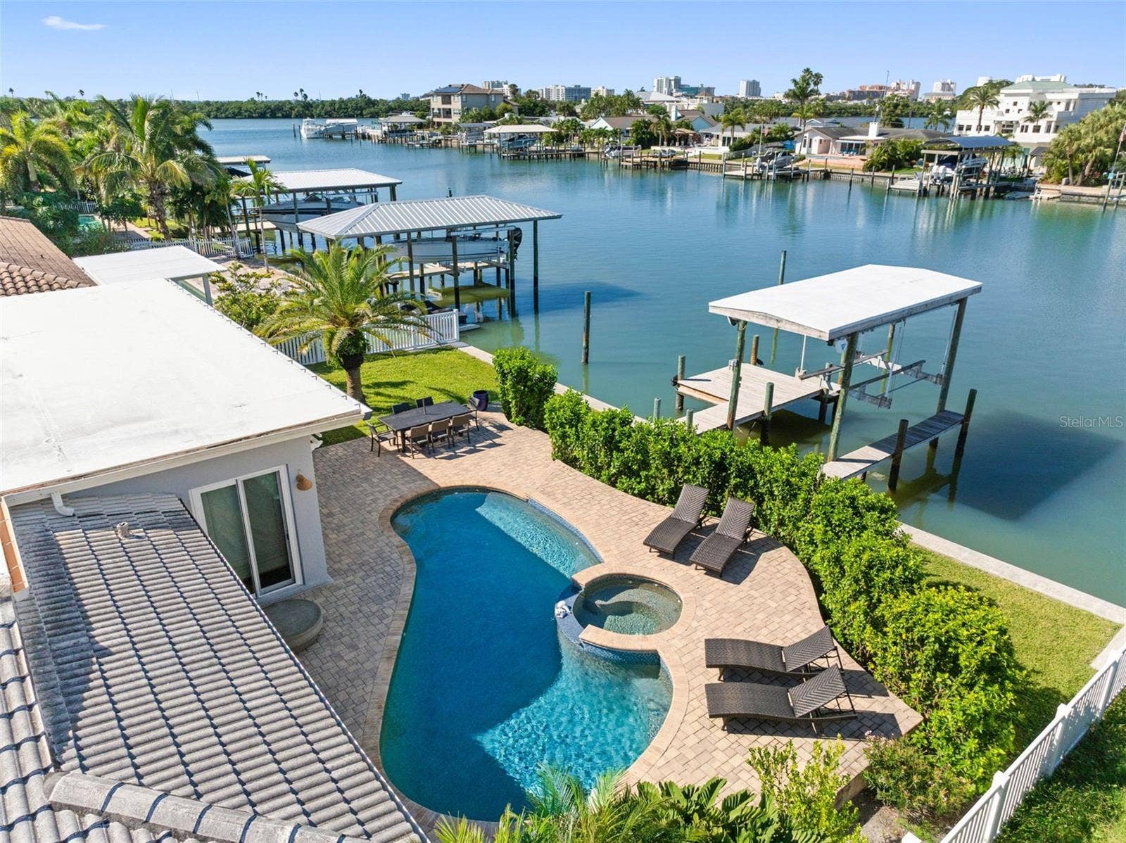 68 S WINDWARD ISLAND W, Clearwater Beach, FL 33767 68 S WINDWARD ISLAND W, Clearwater Beach, FL 33767