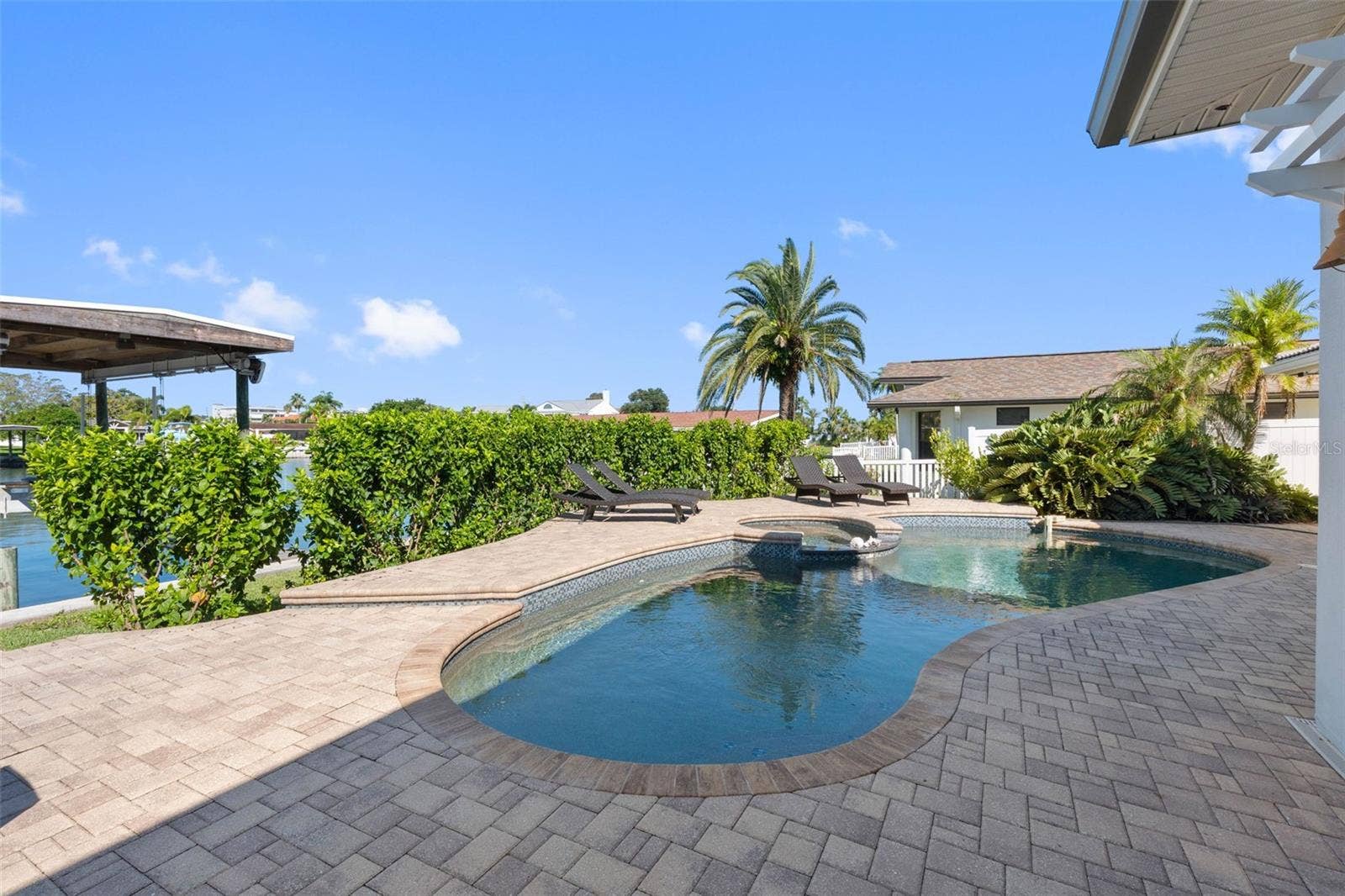 68 S WINDWARD ISLAND W, Clearwater Beach, FL 33767 68 S WINDWARD ISLAND W, Clearwater Beach, FL 33767