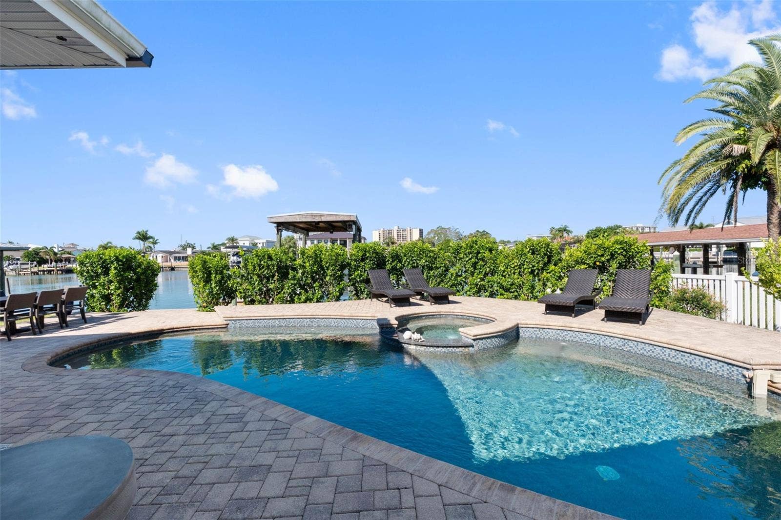 68 S WINDWARD ISLAND W, Clearwater Beach, FL 33767 68 S WINDWARD ISLAND W, Clearwater Beach, FL 33767