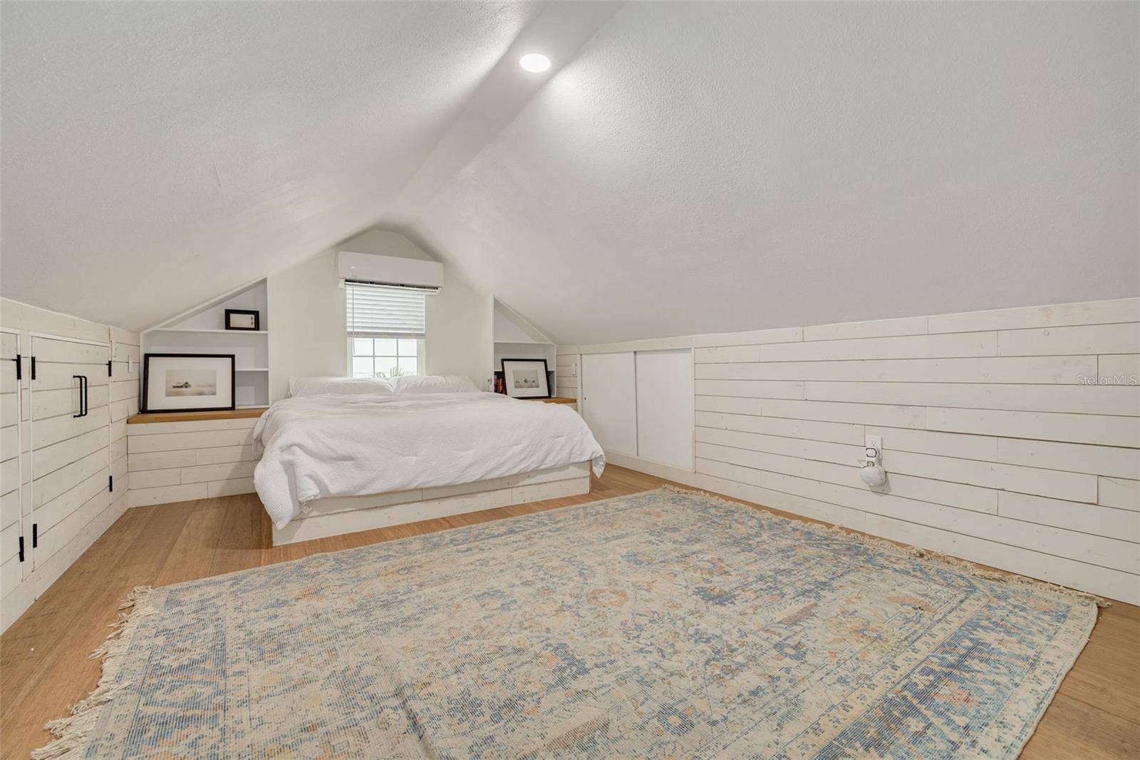 729 26TH AVENUE N, St Petersburg, FL 33704 729 26TH AVENUE N, St Petersburg, FL 33704