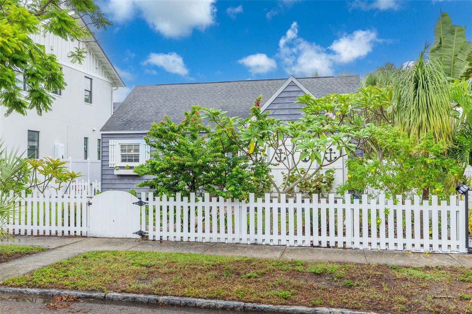 729 26TH AVENUE N, St Petersburg, FL 33704 729 26TH AVENUE N, St Petersburg, FL 33704