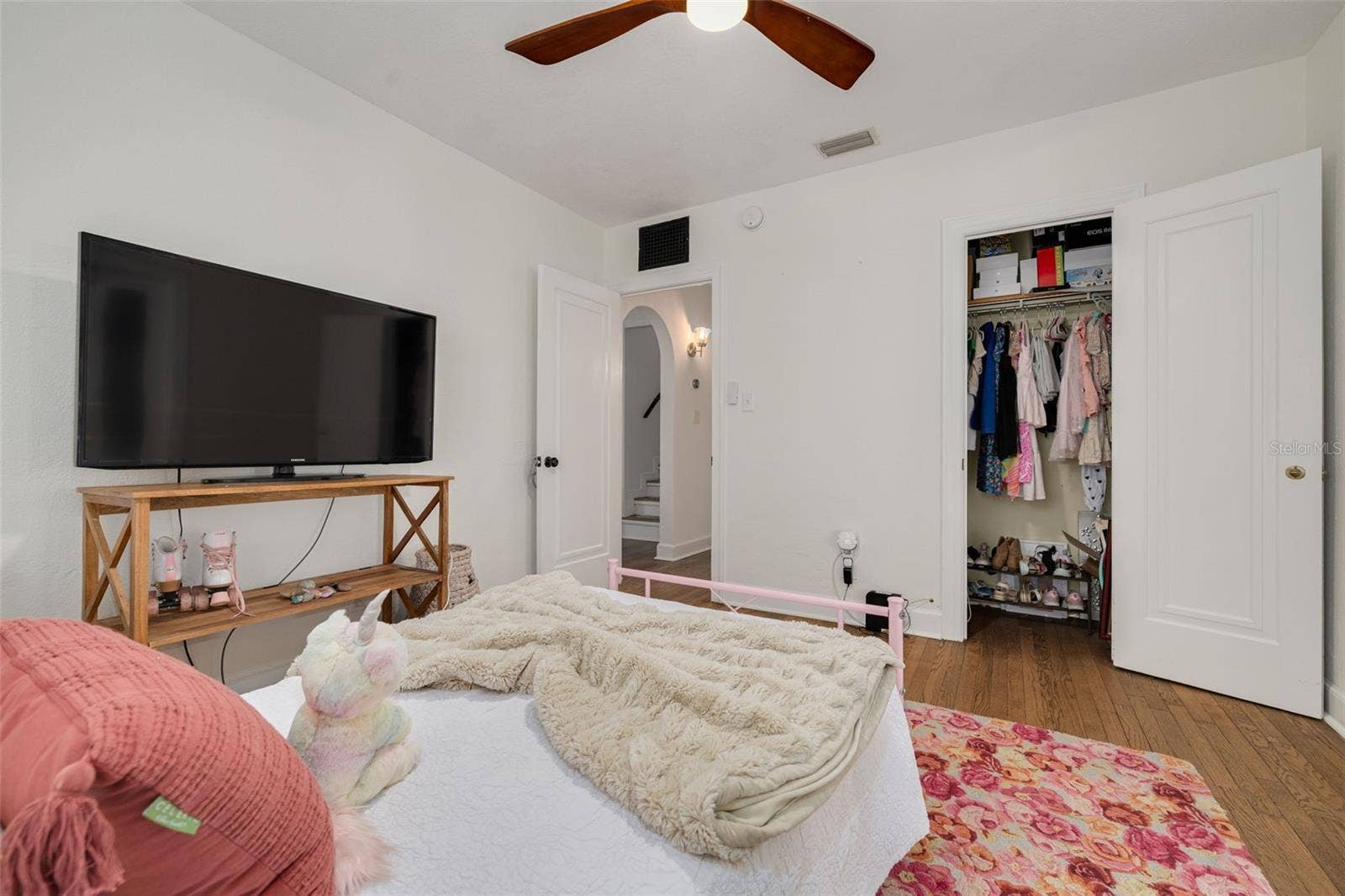 729 26TH AVENUE N, St Petersburg, FL 33704 729 26TH AVENUE N, St Petersburg, FL 33704