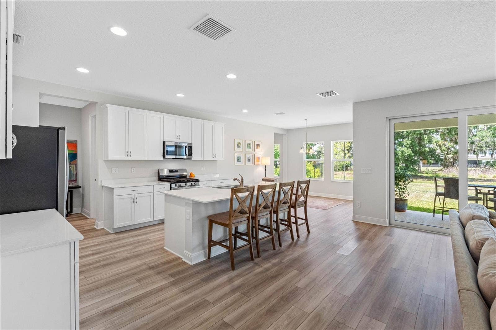 14868 SUMMER BRANCH DRIVE, Lithia, FL 33547 Bright kitchen and cafe with tree-lined backyard views